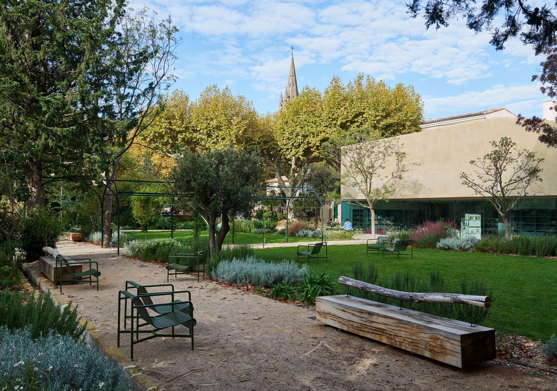 ‘Pierre Bottero’ media library and park in Pélissanne - image 8