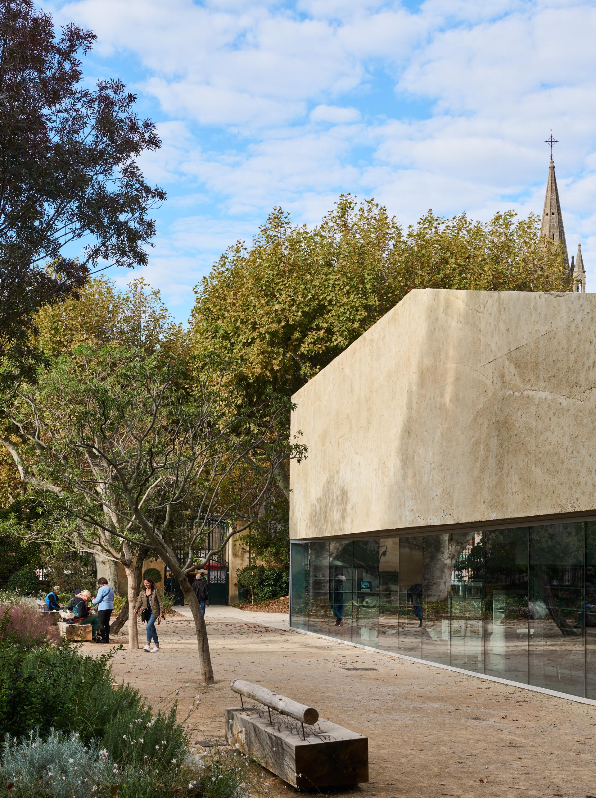 ‘Pierre Bottero’ media library and park in Pélissanne - image 9