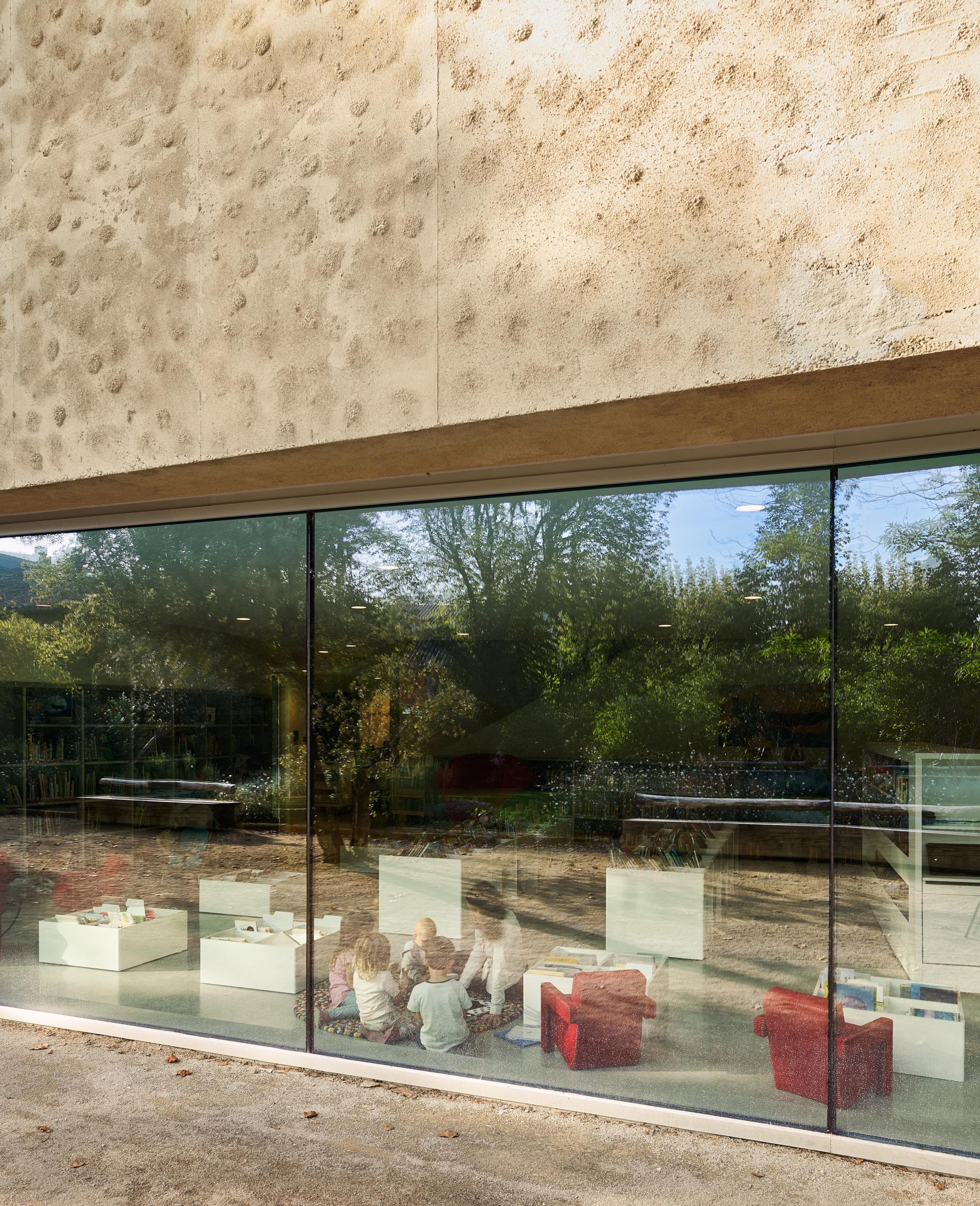 ‘Pierre Bottero’ media library and park in Pélissanne - image 10