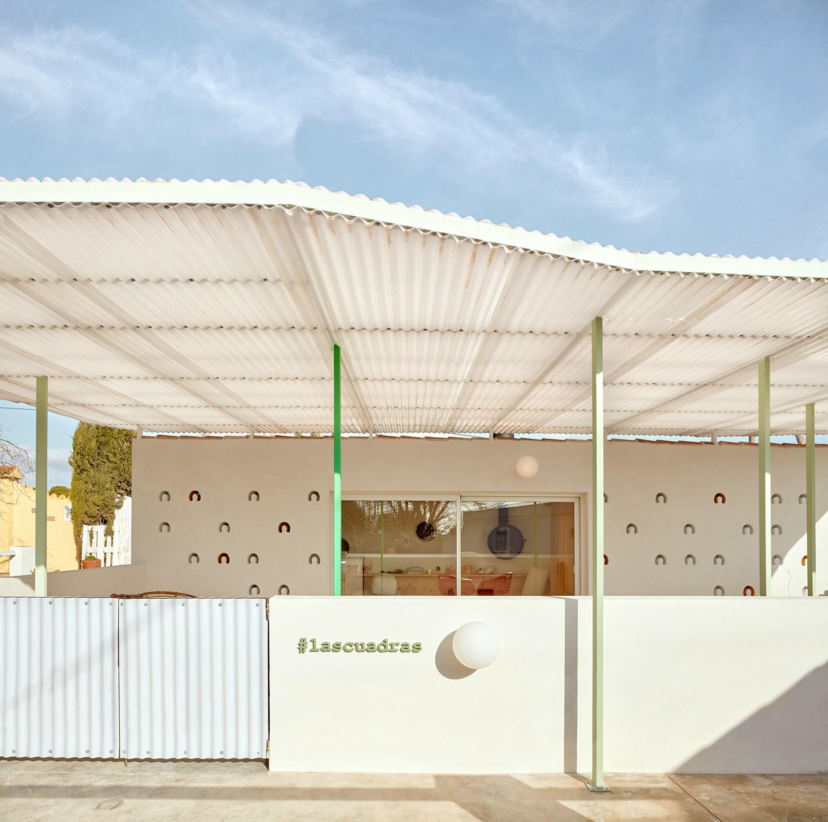 Shelter for a photographer "las cuadras" - image 3