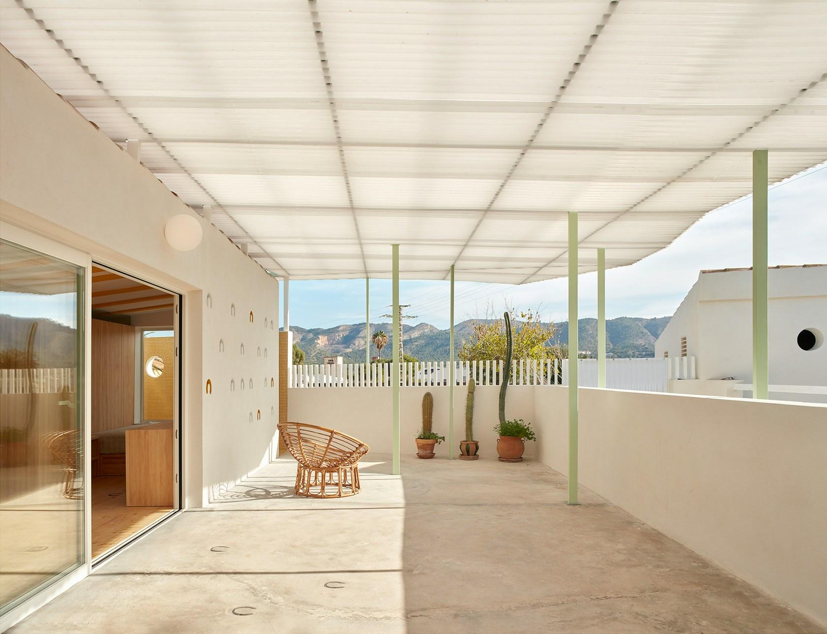 Shelter for a photographer "las cuadras" - image 8
