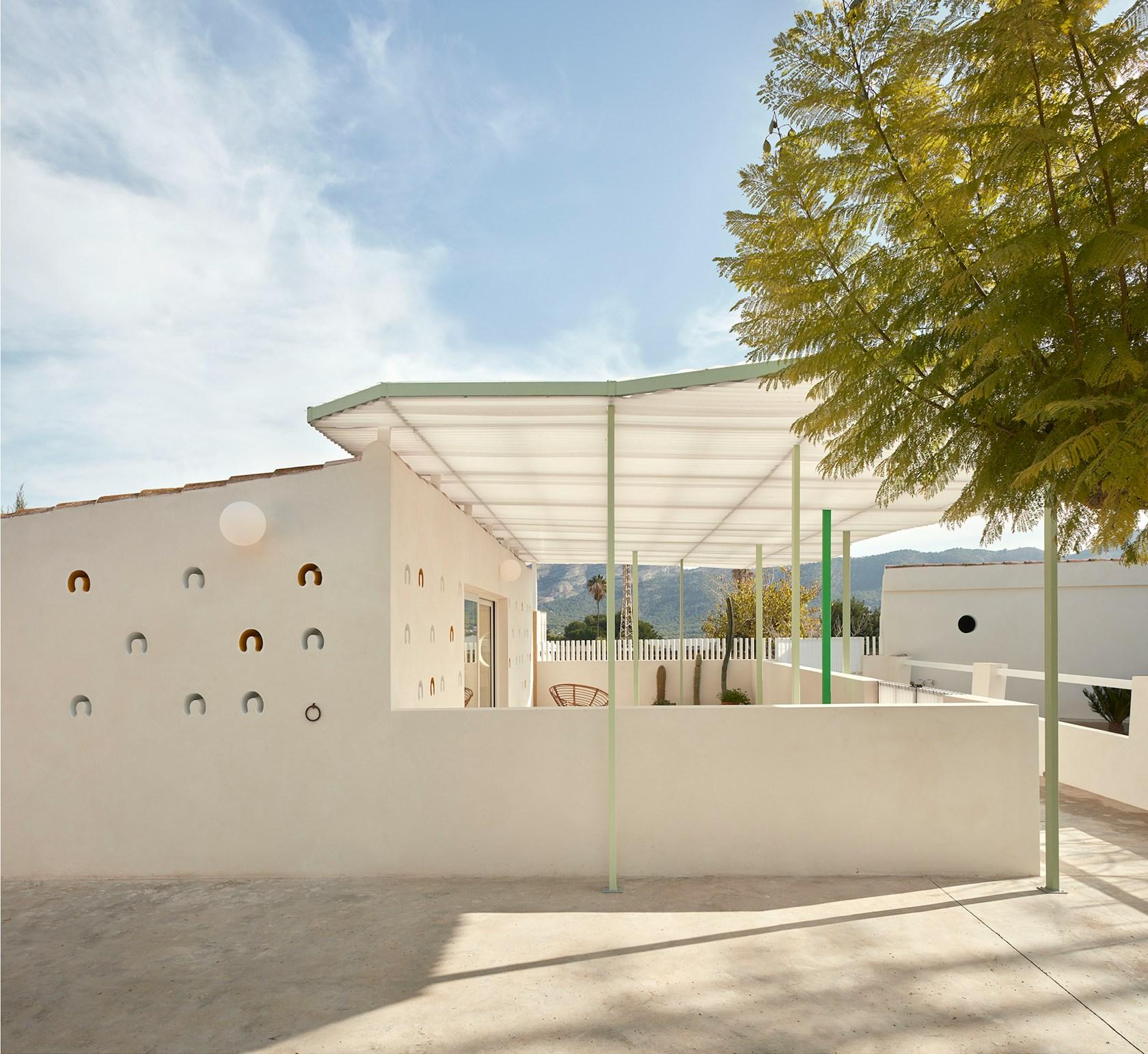 Shelter for a photographer "las cuadras" - image 7