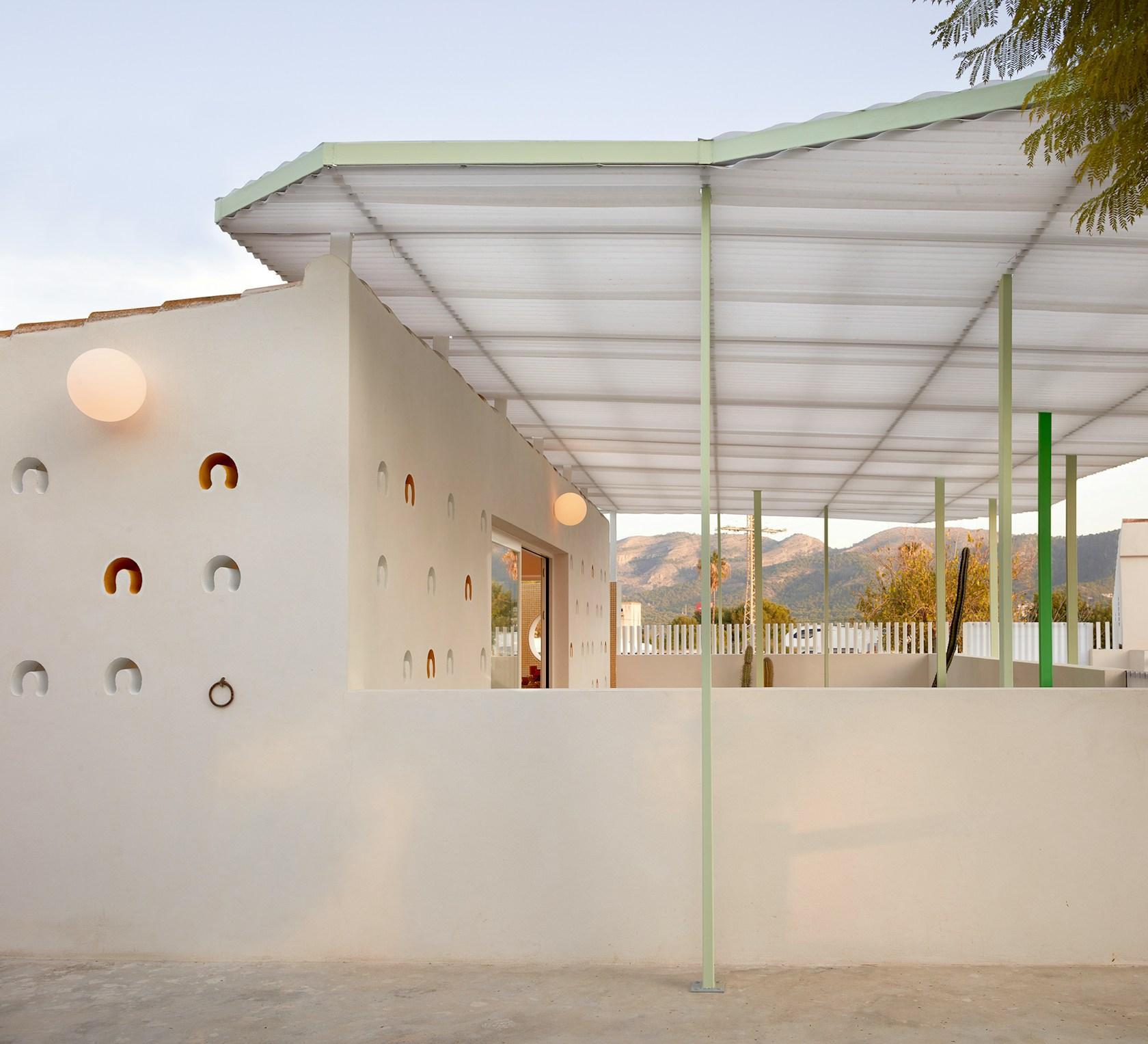 Shelter for a photographer "las cuadras" - image 30