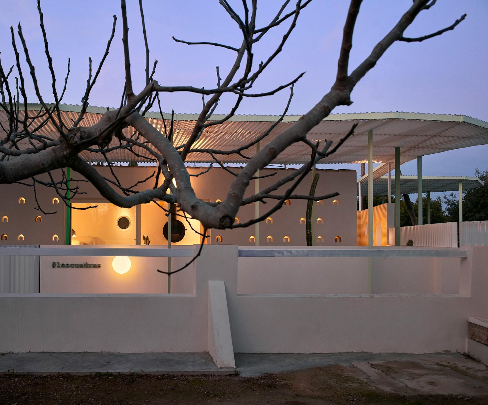 Shelter for a photographer "las cuadras" - image 32