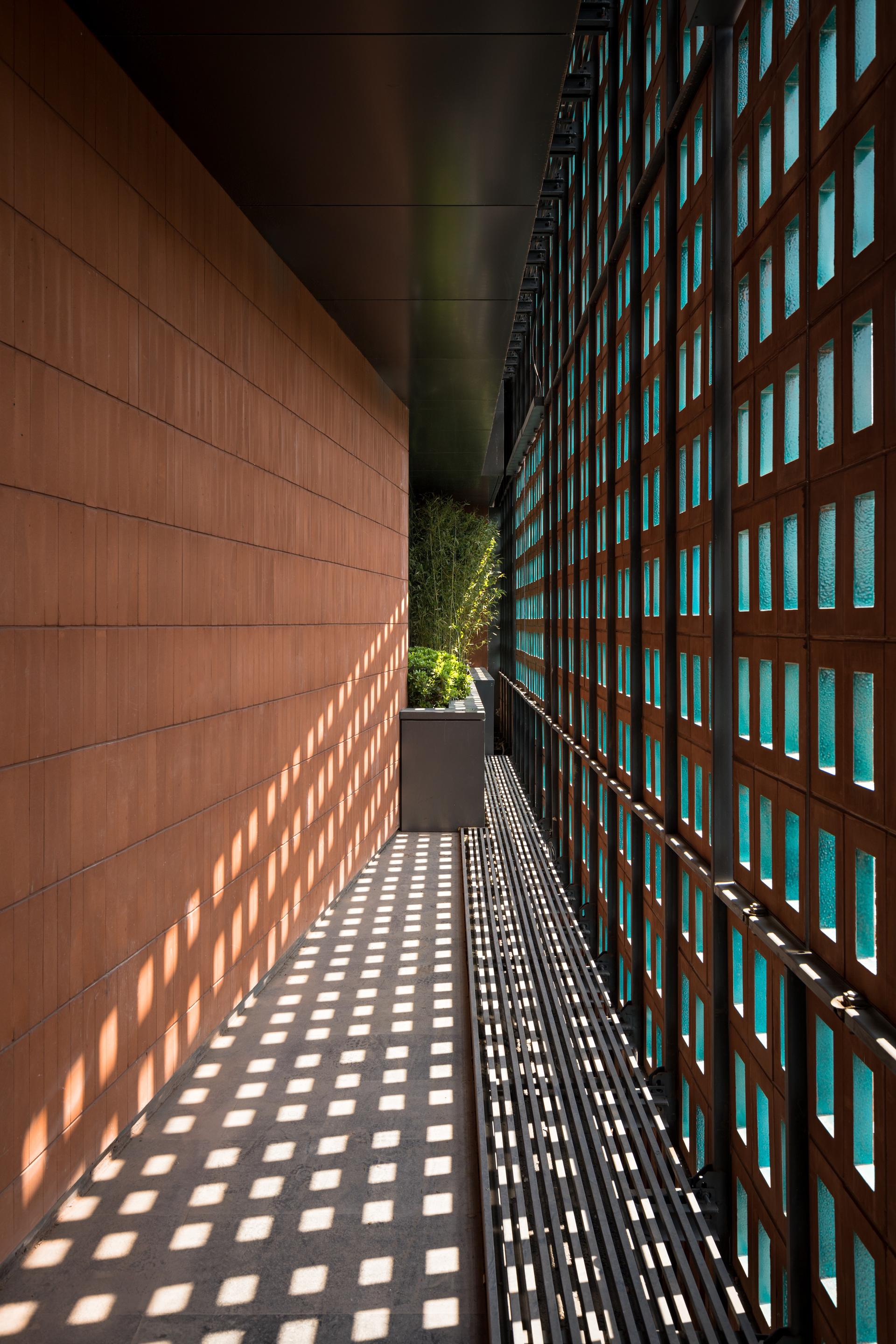 Sharif Office Building - image 11
