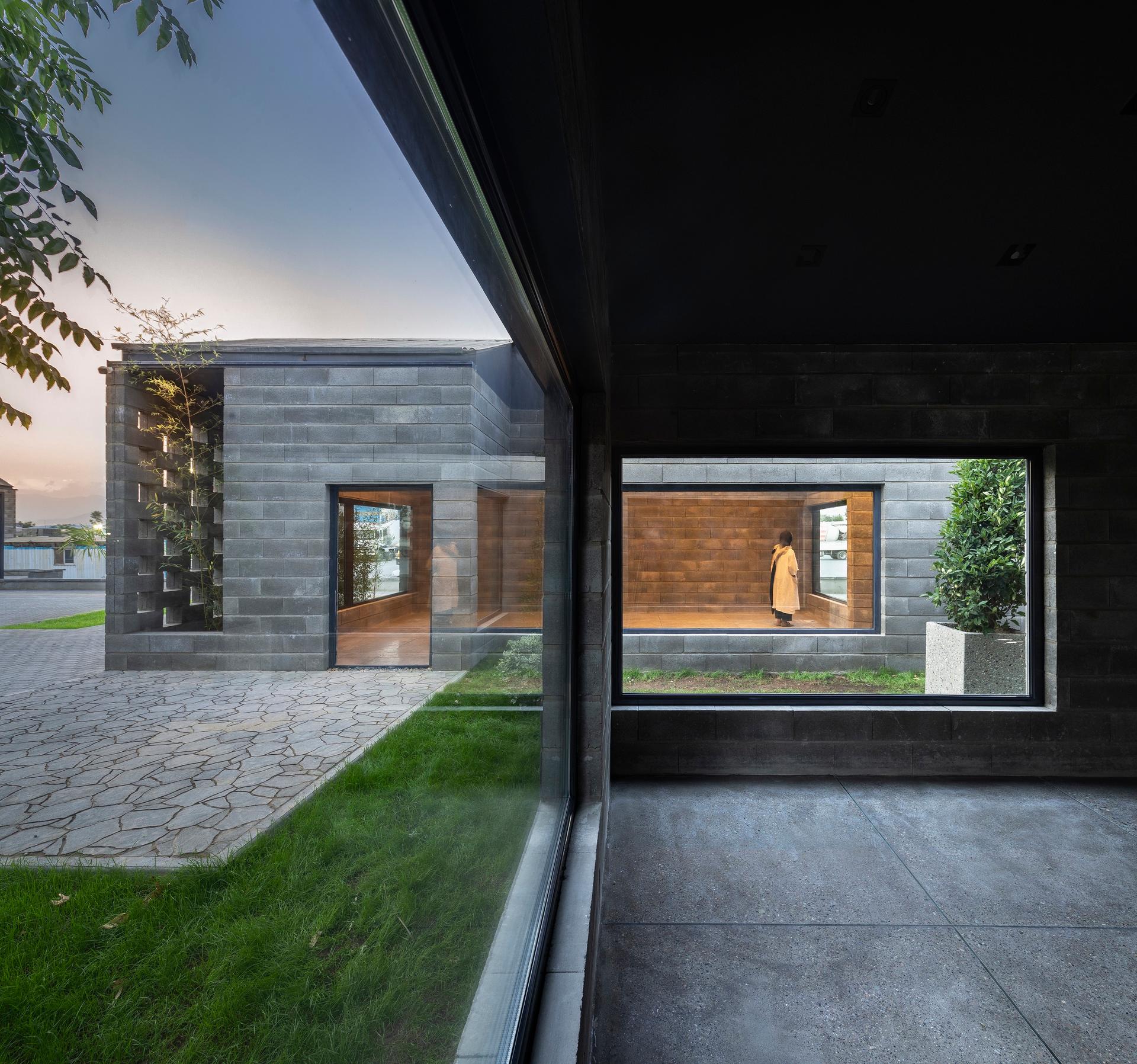 Aptus Factory Showroom - image 2