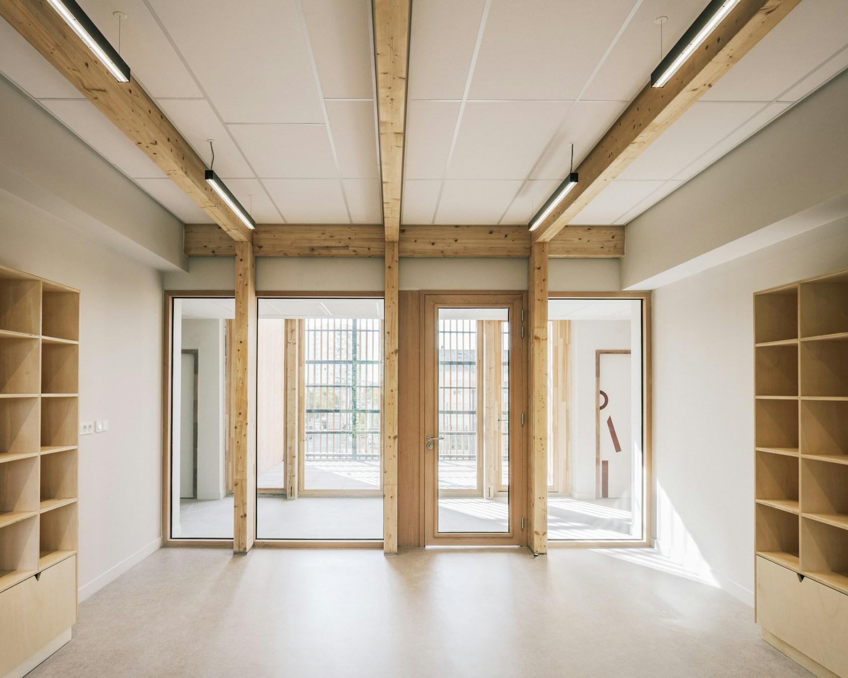 Simone de Beauvoir School - image 2