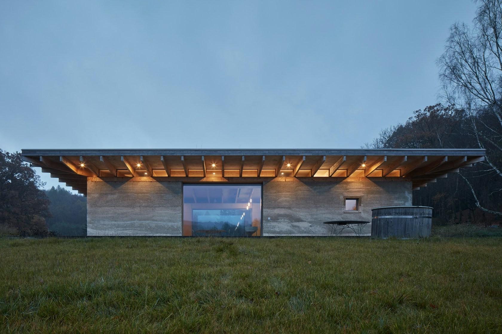 House LO - image 2
