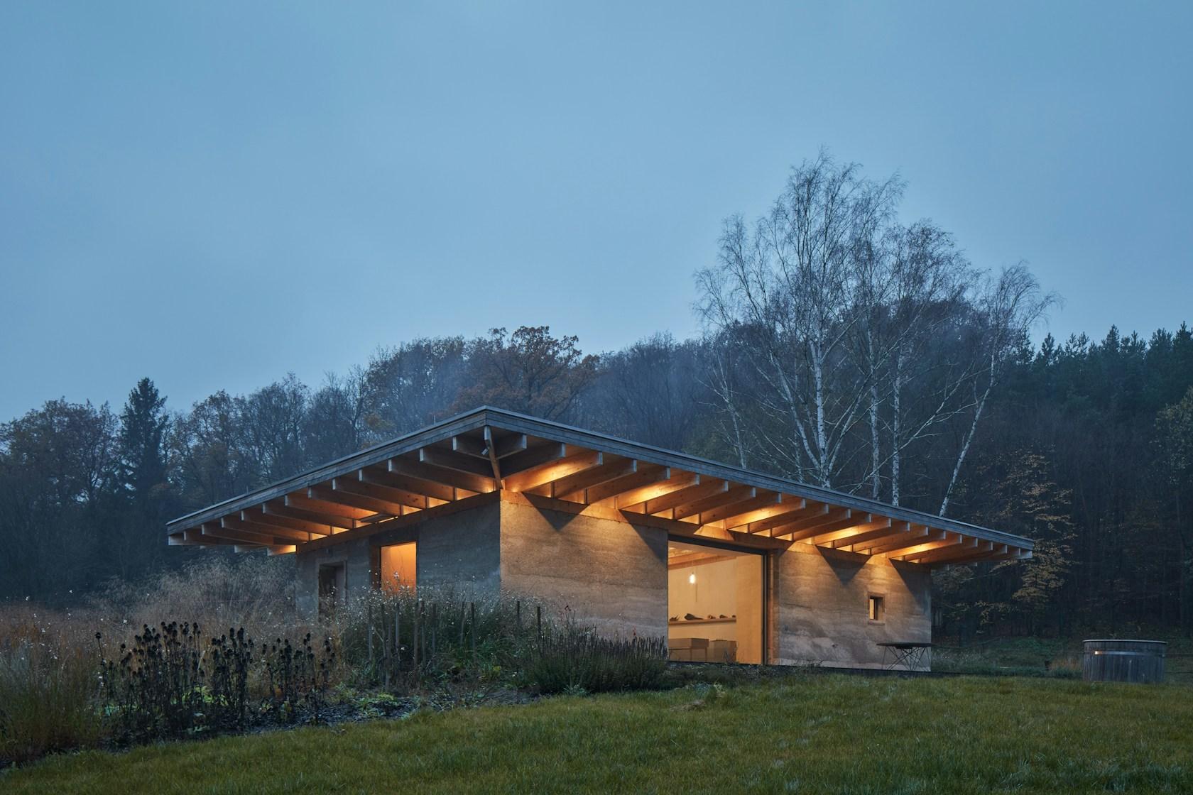 House LO - image 4