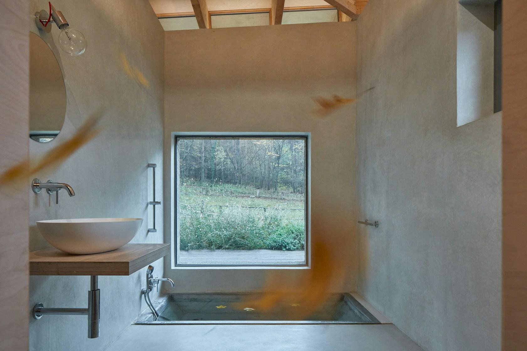 House LO - image 17