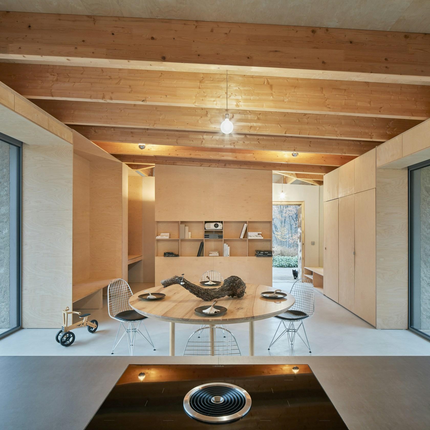 House LO - image 20