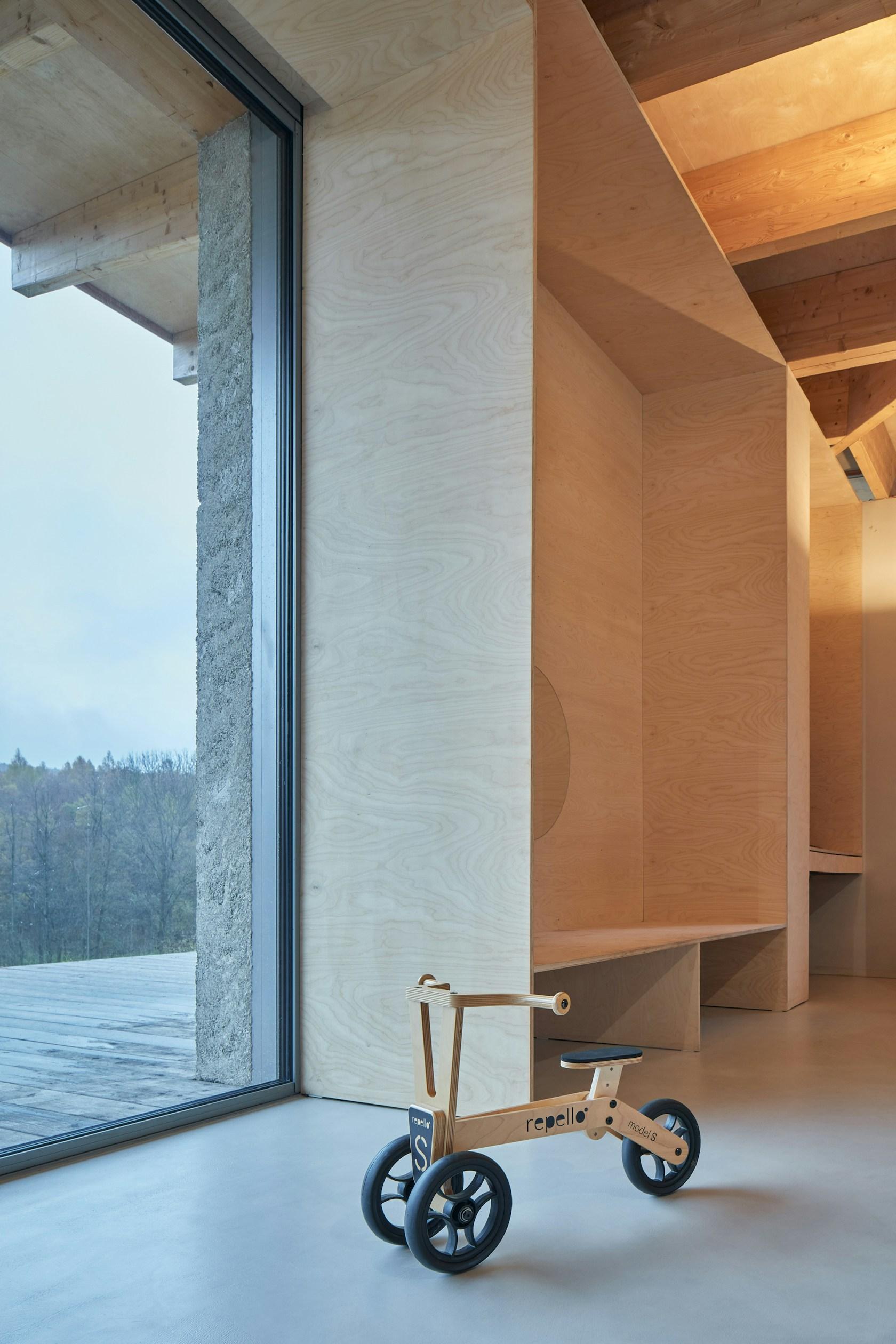 House LO - image 21