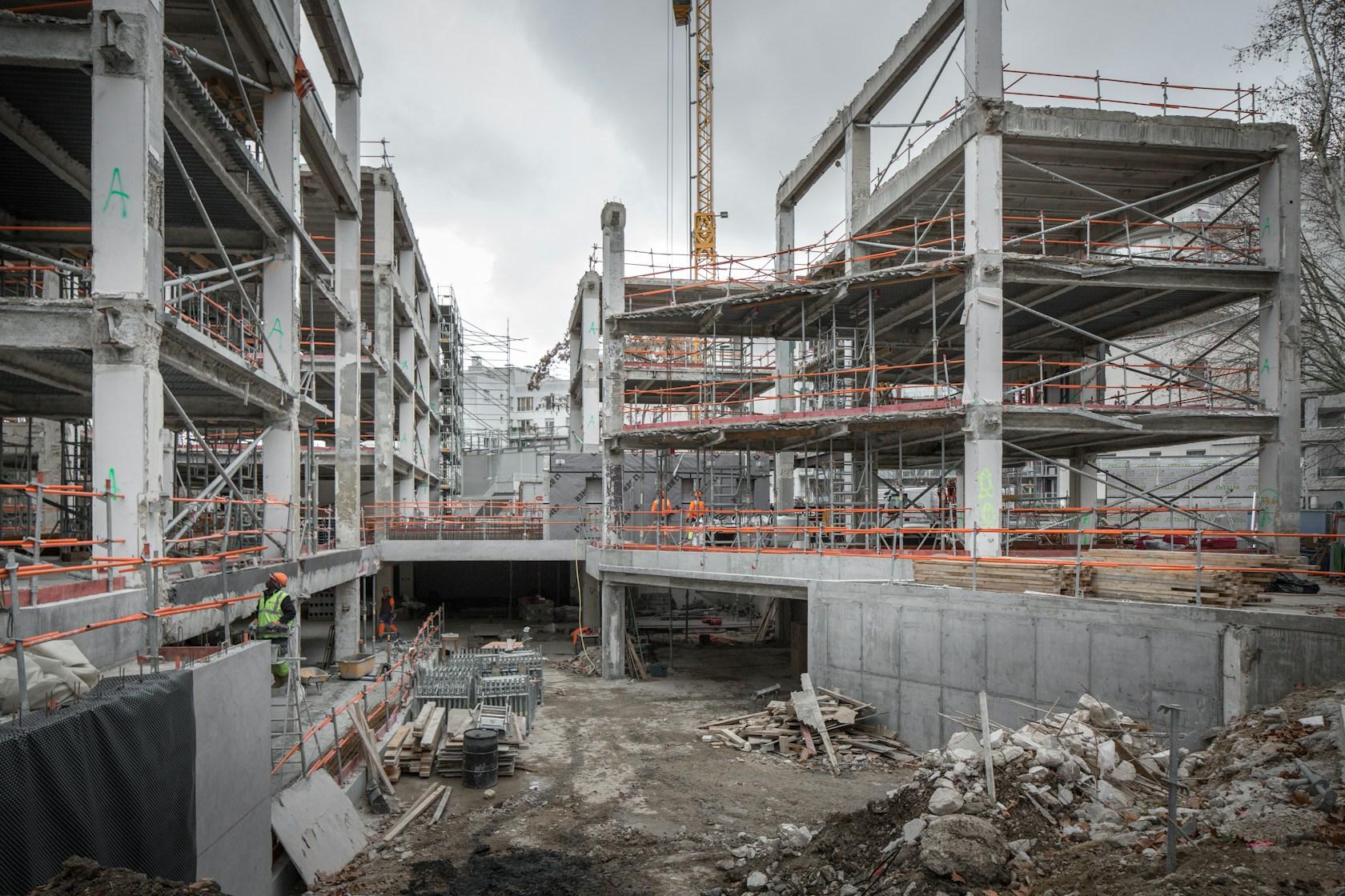Transformation of an office building into a wood and straw 139 student rooms - image 3