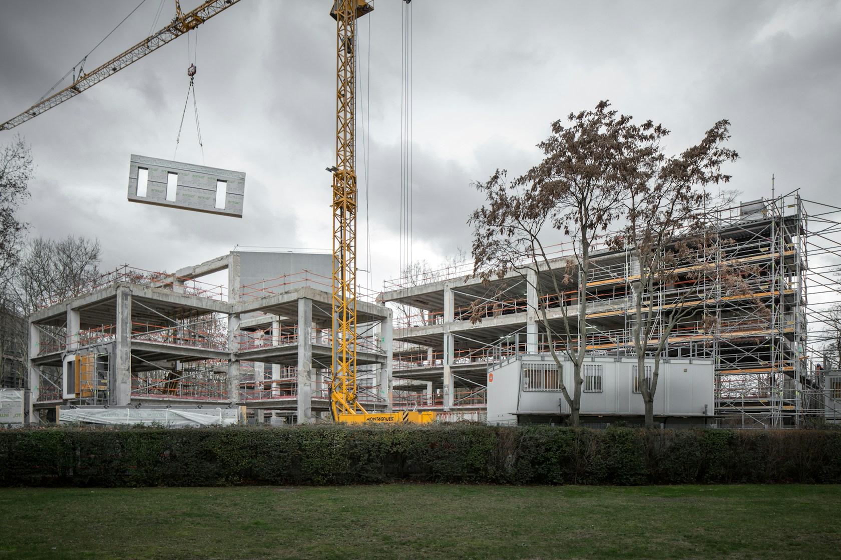 Transformation of an office building into a wood and straw 139 student rooms - image 11