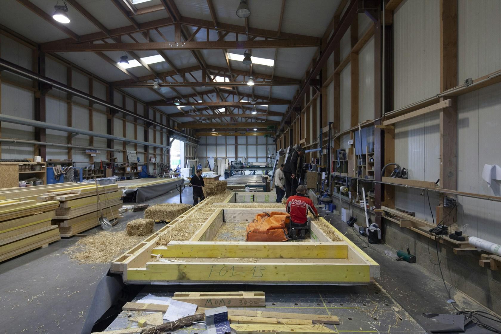 Transformation of an office building into a wood and straw 139 student rooms - image 12