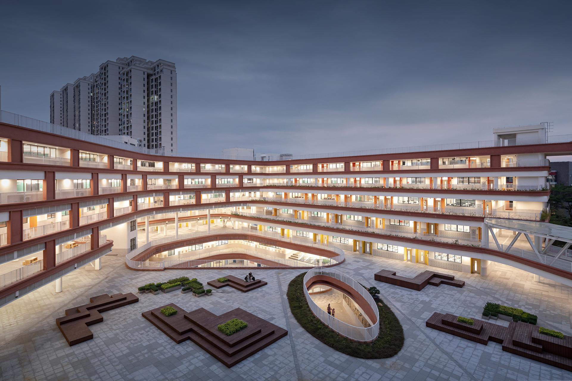 A New Flowing Campus Growing from The Old Chessboard - image 3