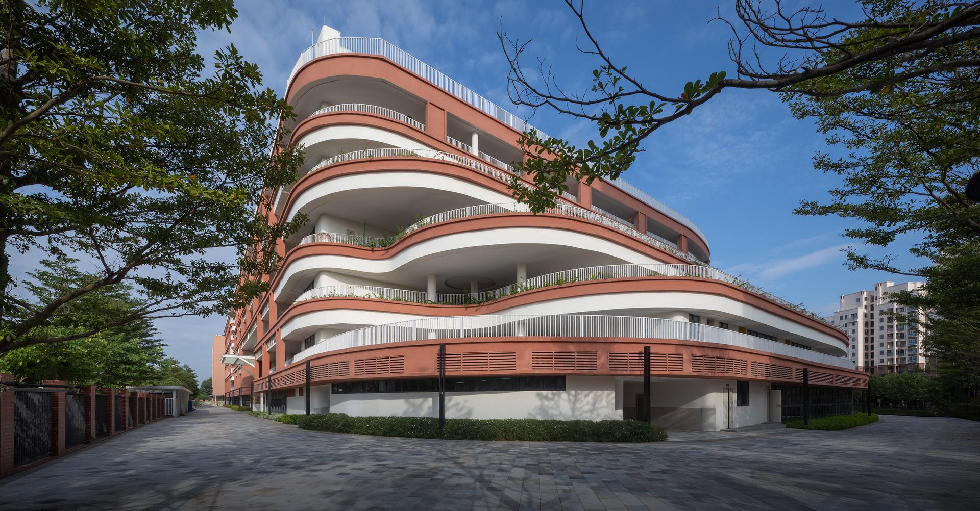 A New Flowing Campus Growing from The Old Chessboard - image 4