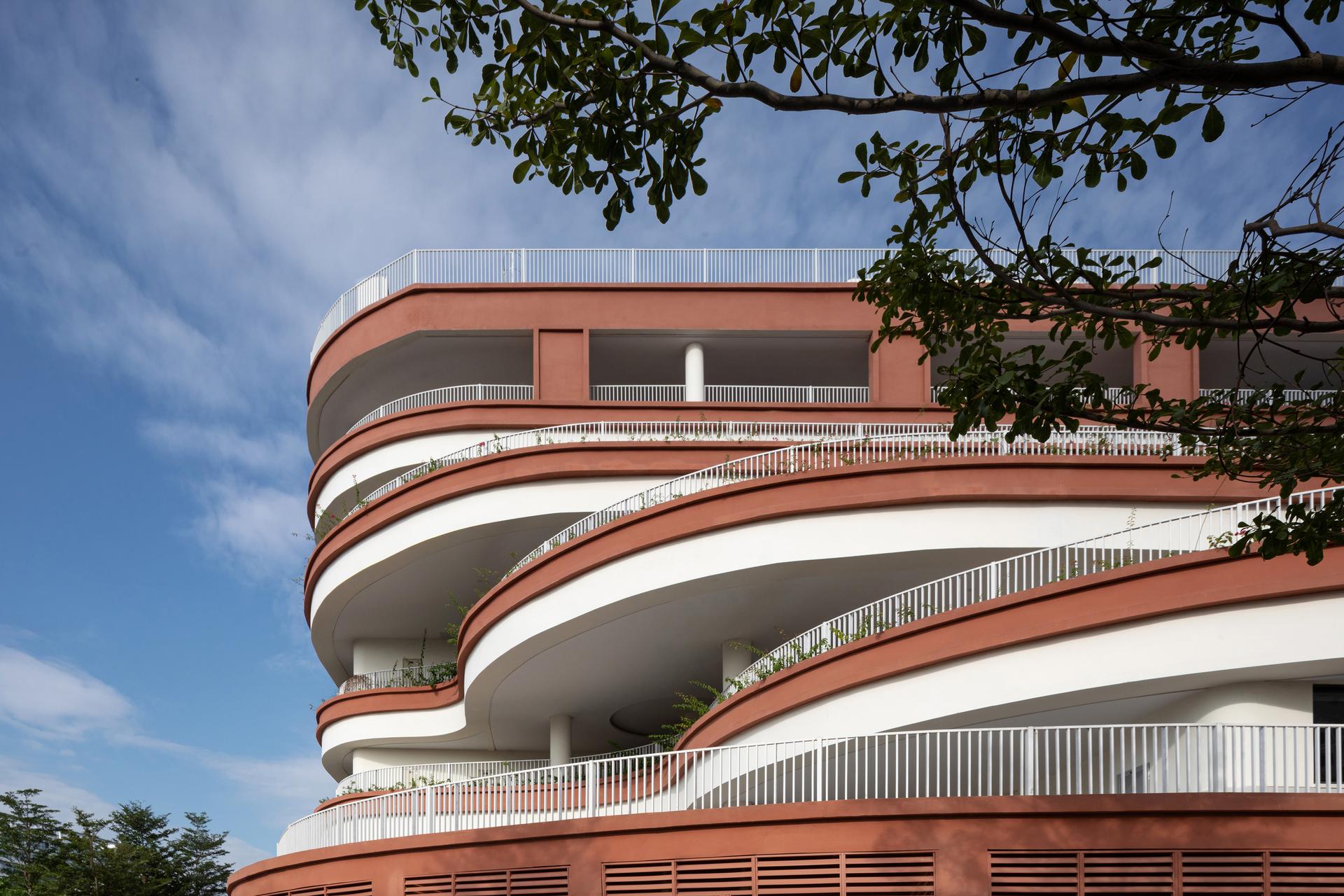 A New Flowing Campus Growing from The Old Chessboard - image 12