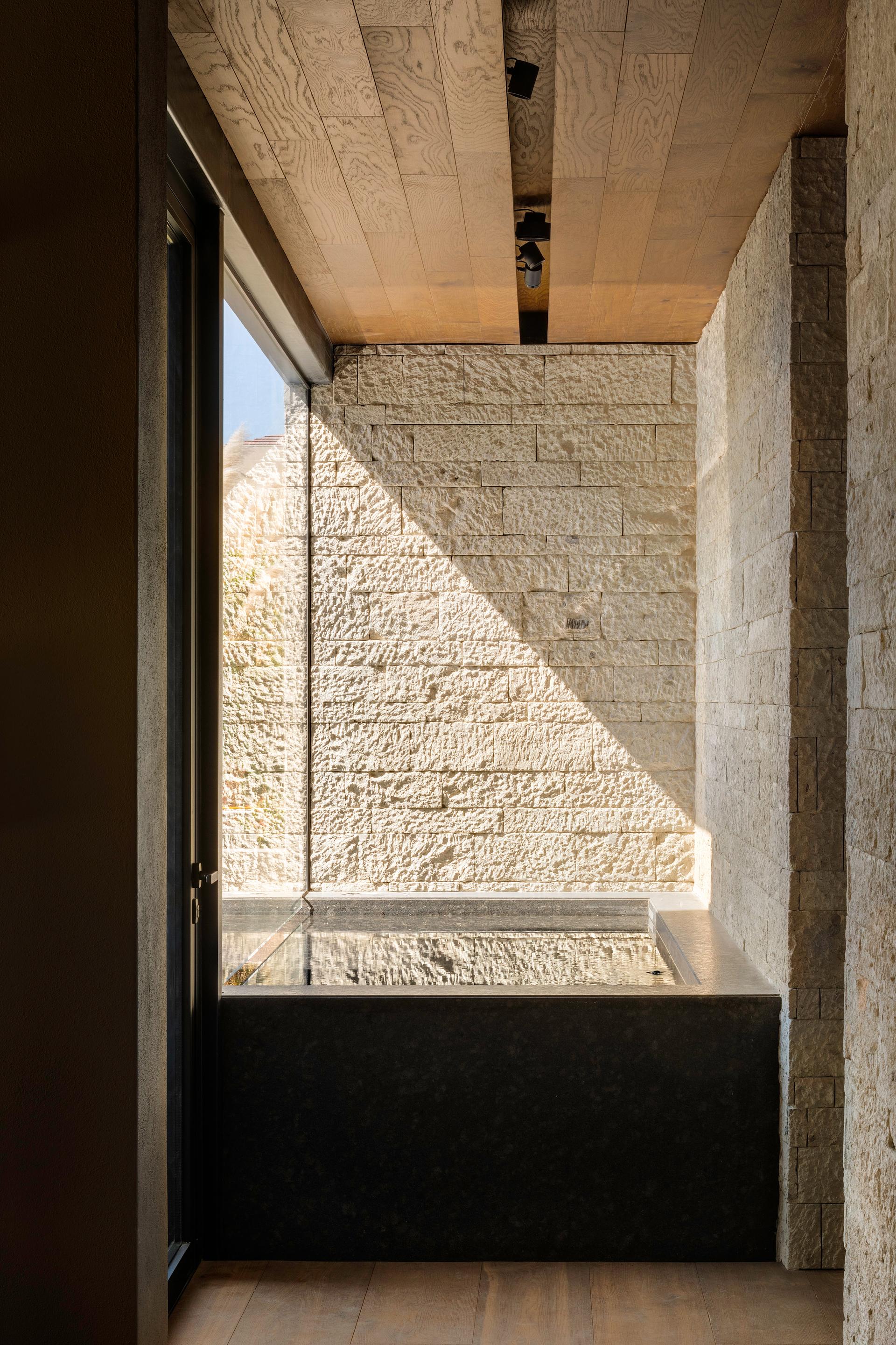 Ochre House - image 2