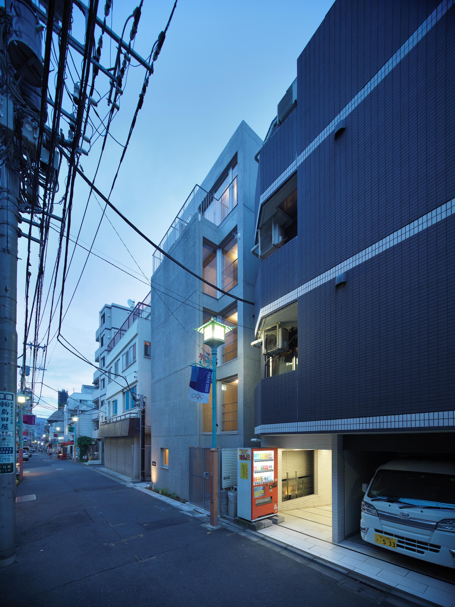Fudomae Apartment with Six Voids - image 3