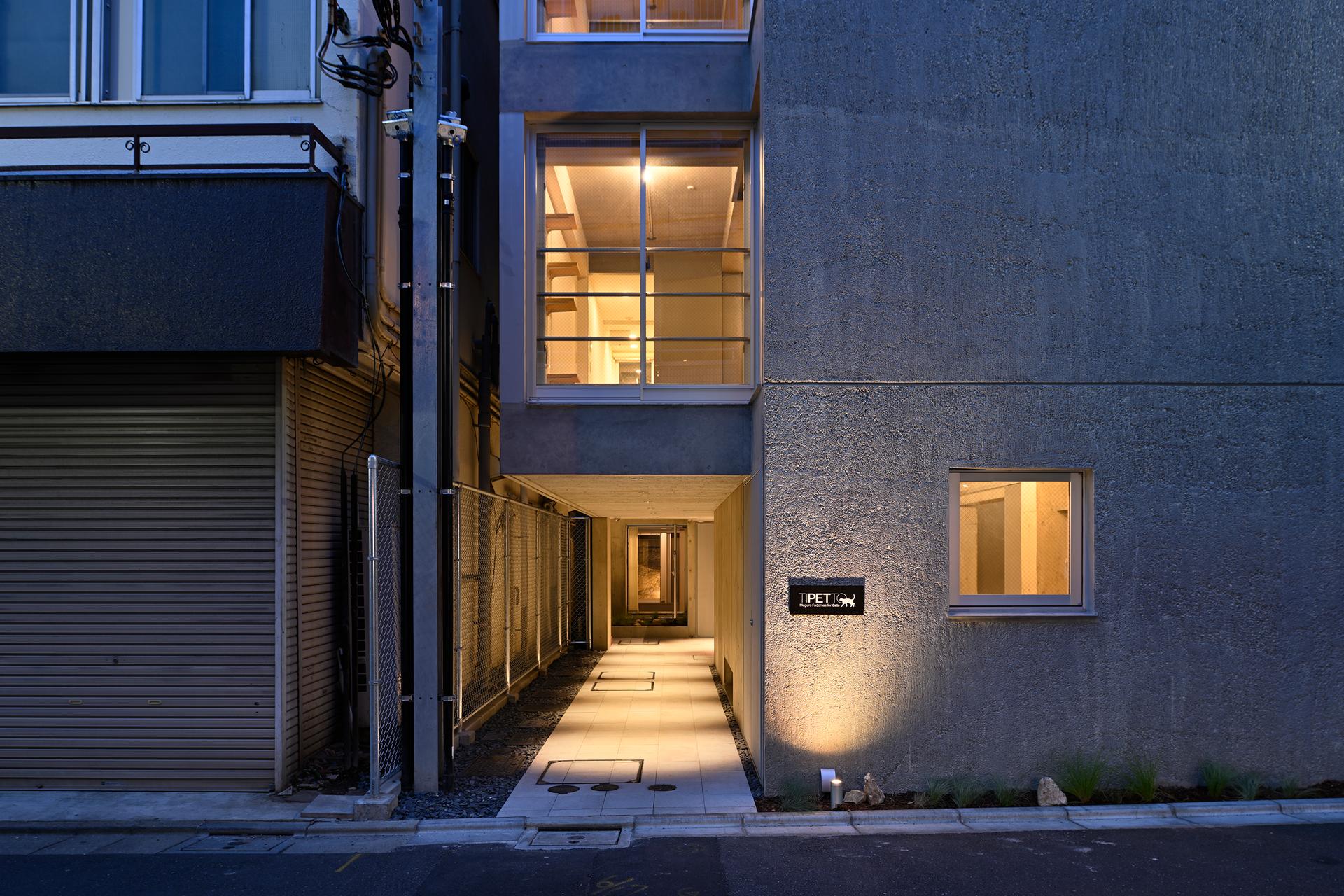 Fudomae Apartment with Six Voids - image 4