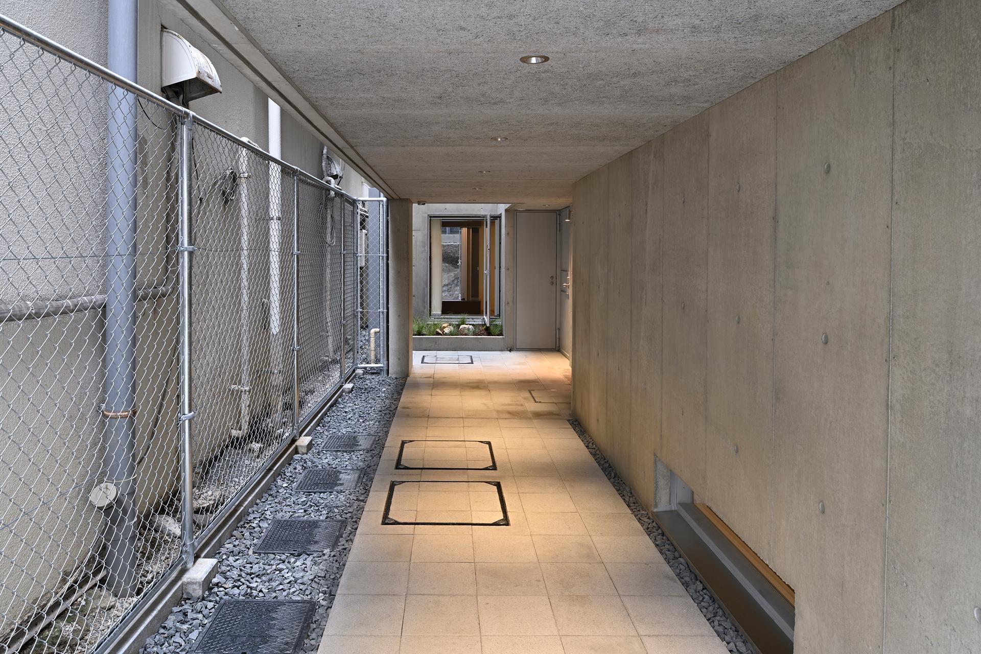 Fudomae Apartment with Six Voids - image 5