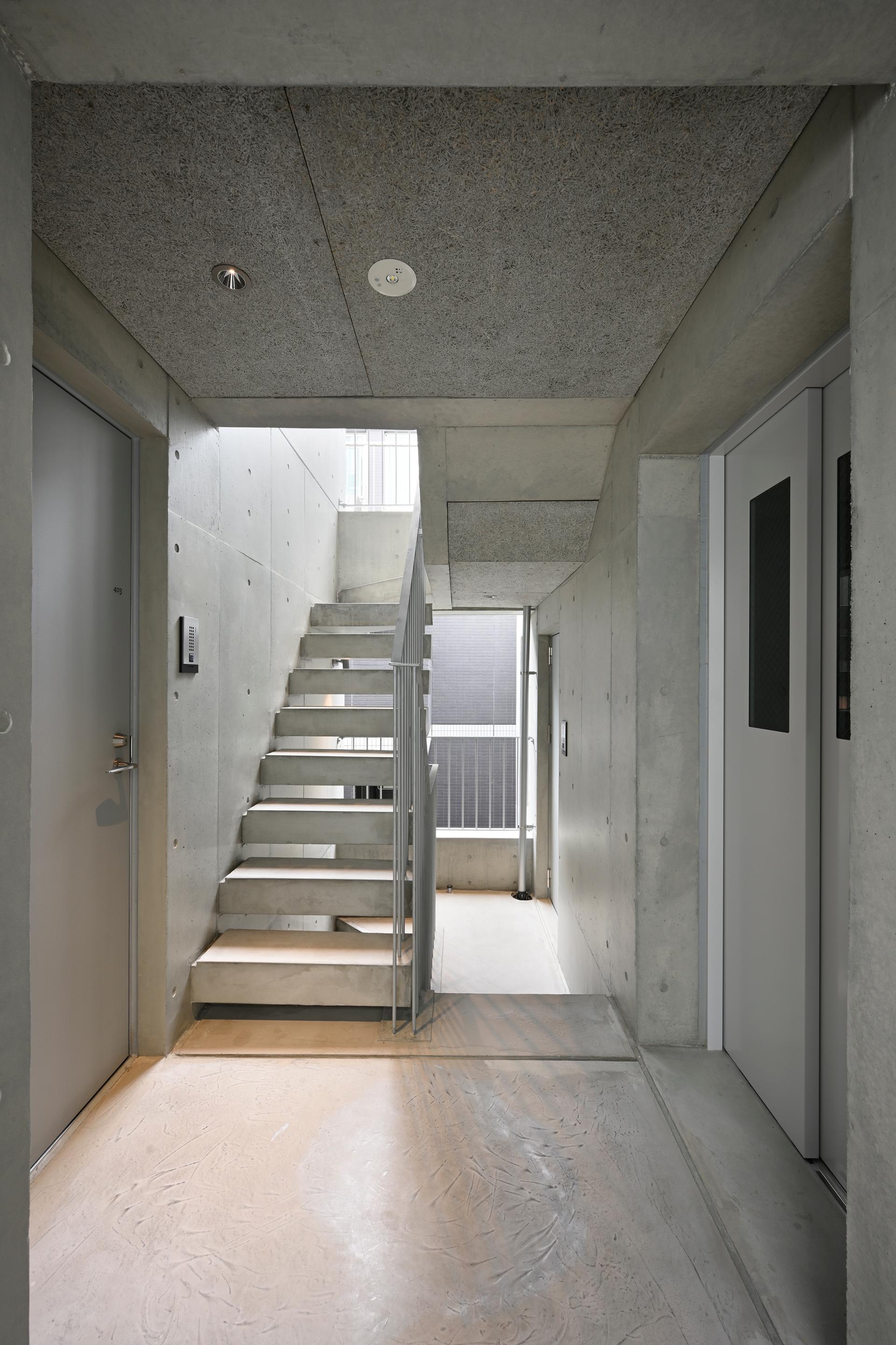 Fudomae Apartment with Six Voids - image 9