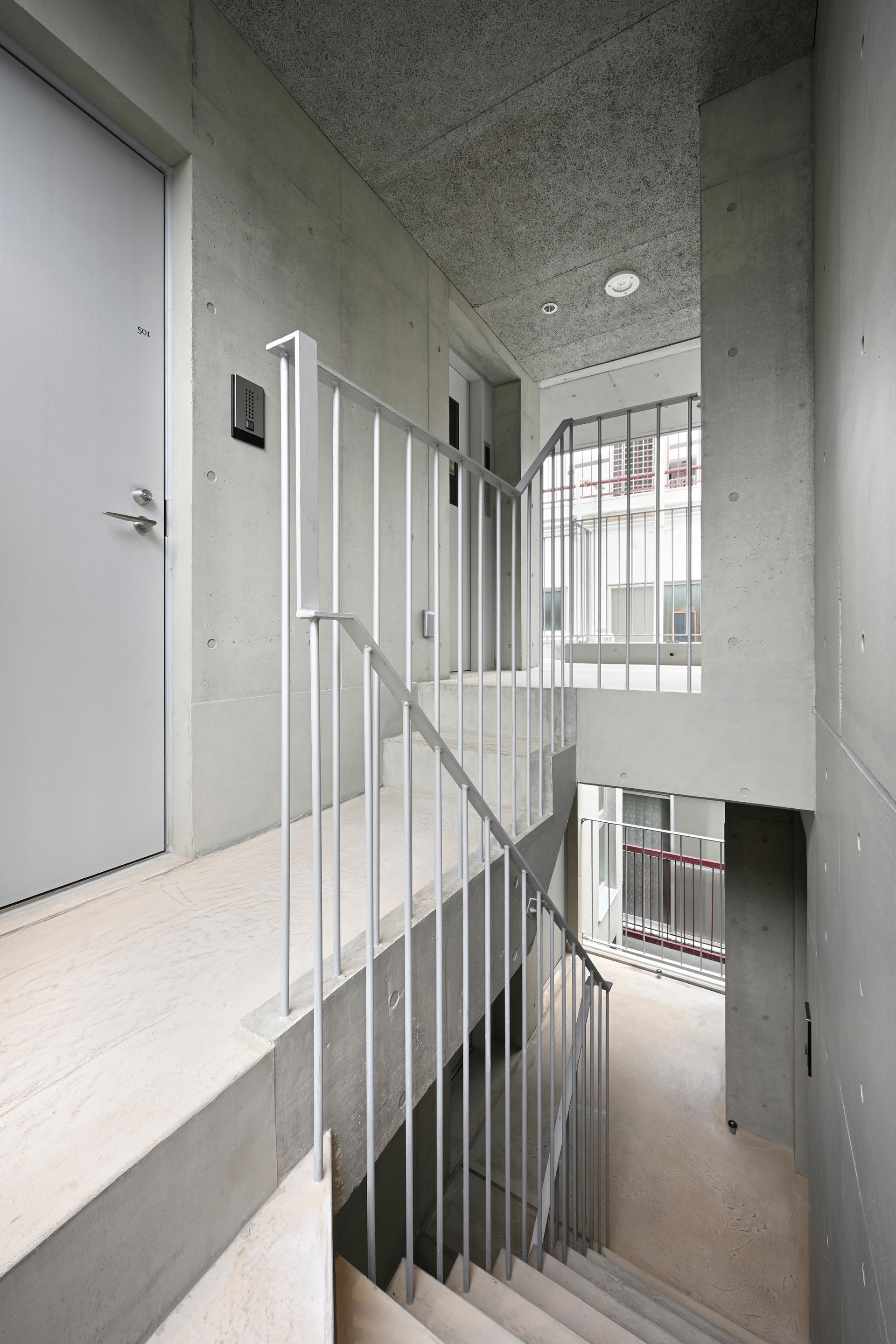 Fudomae Apartment with Six Voids - image 10