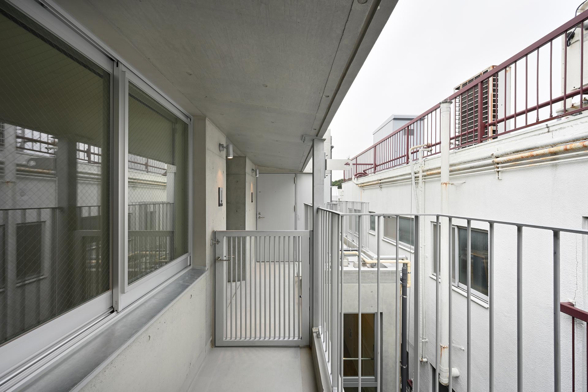 Fudomae Apartment with Six Voids - image 12