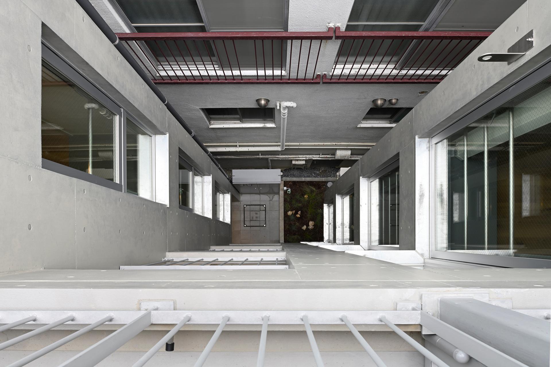 Fudomae Apartment with Six Voids - image 13