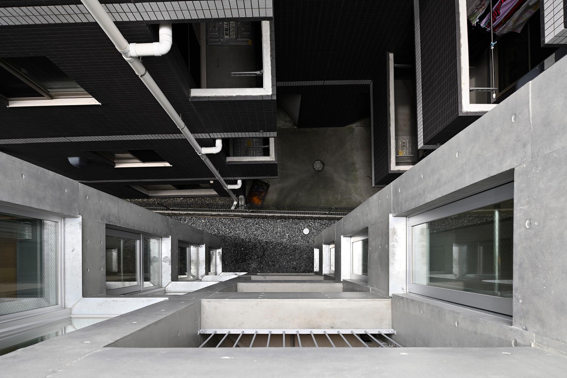 Fudomae Apartment with Six Voids - image 14