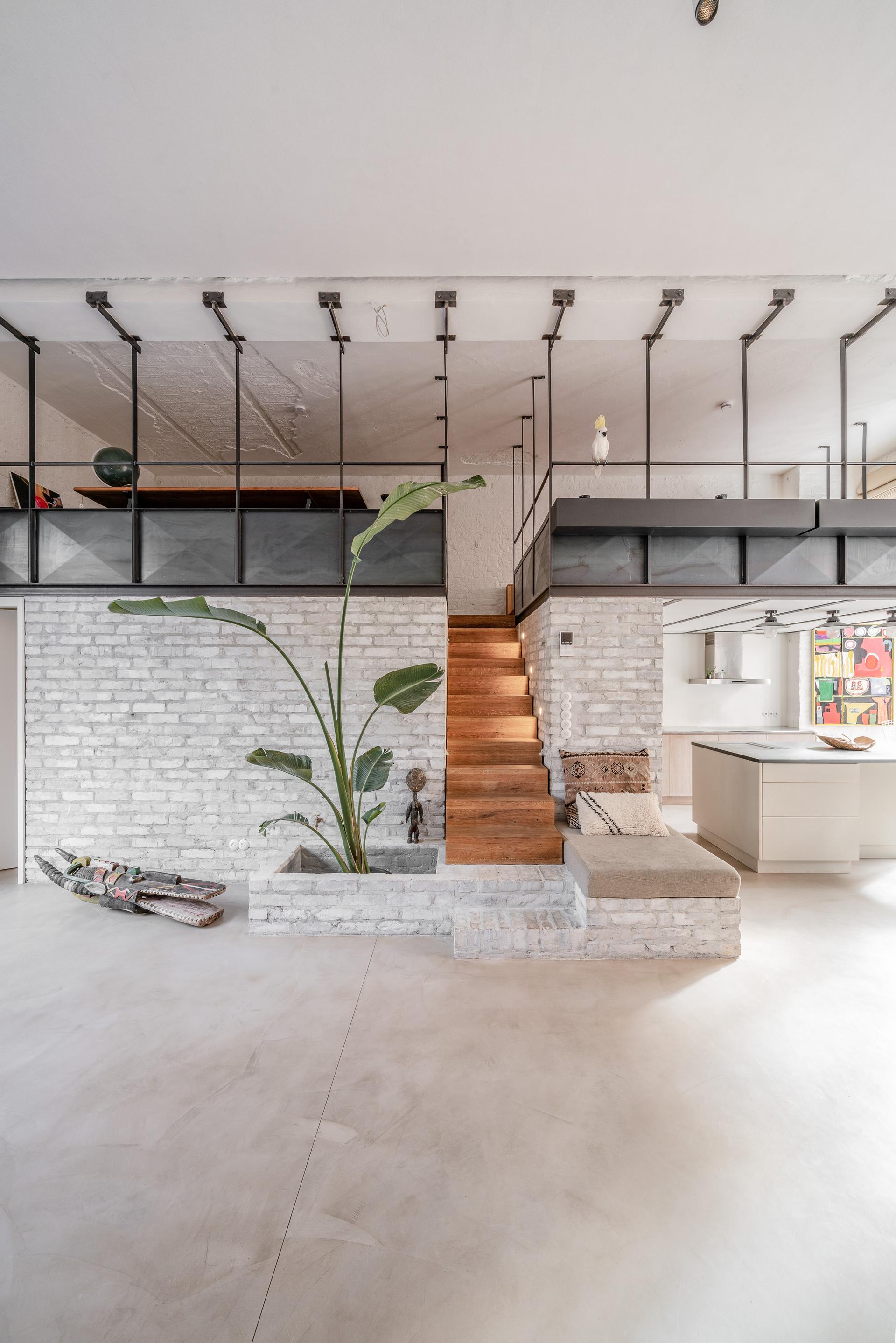 Loft in a former Garage - image 2