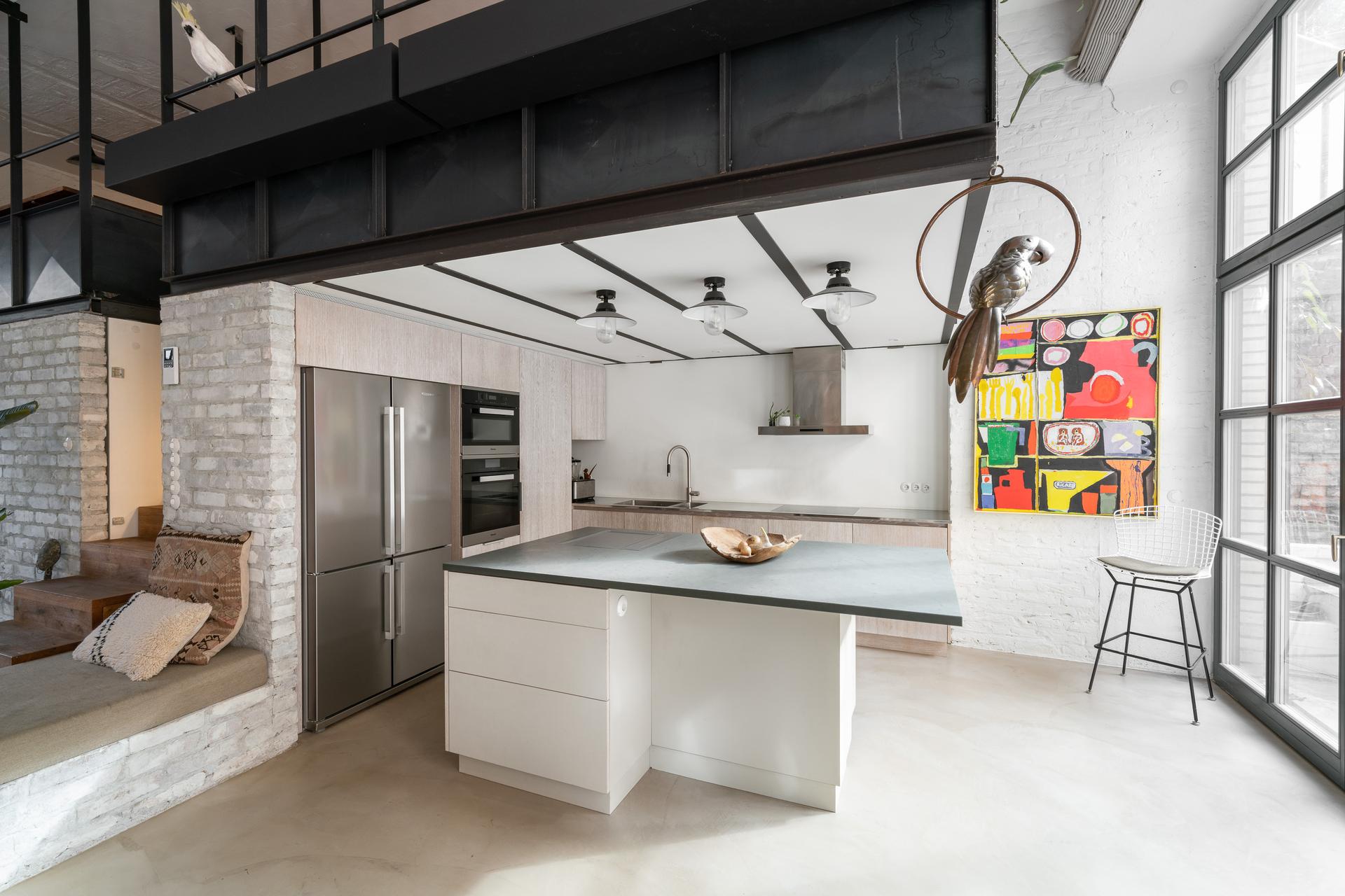 Loft in a former Garage - image 3