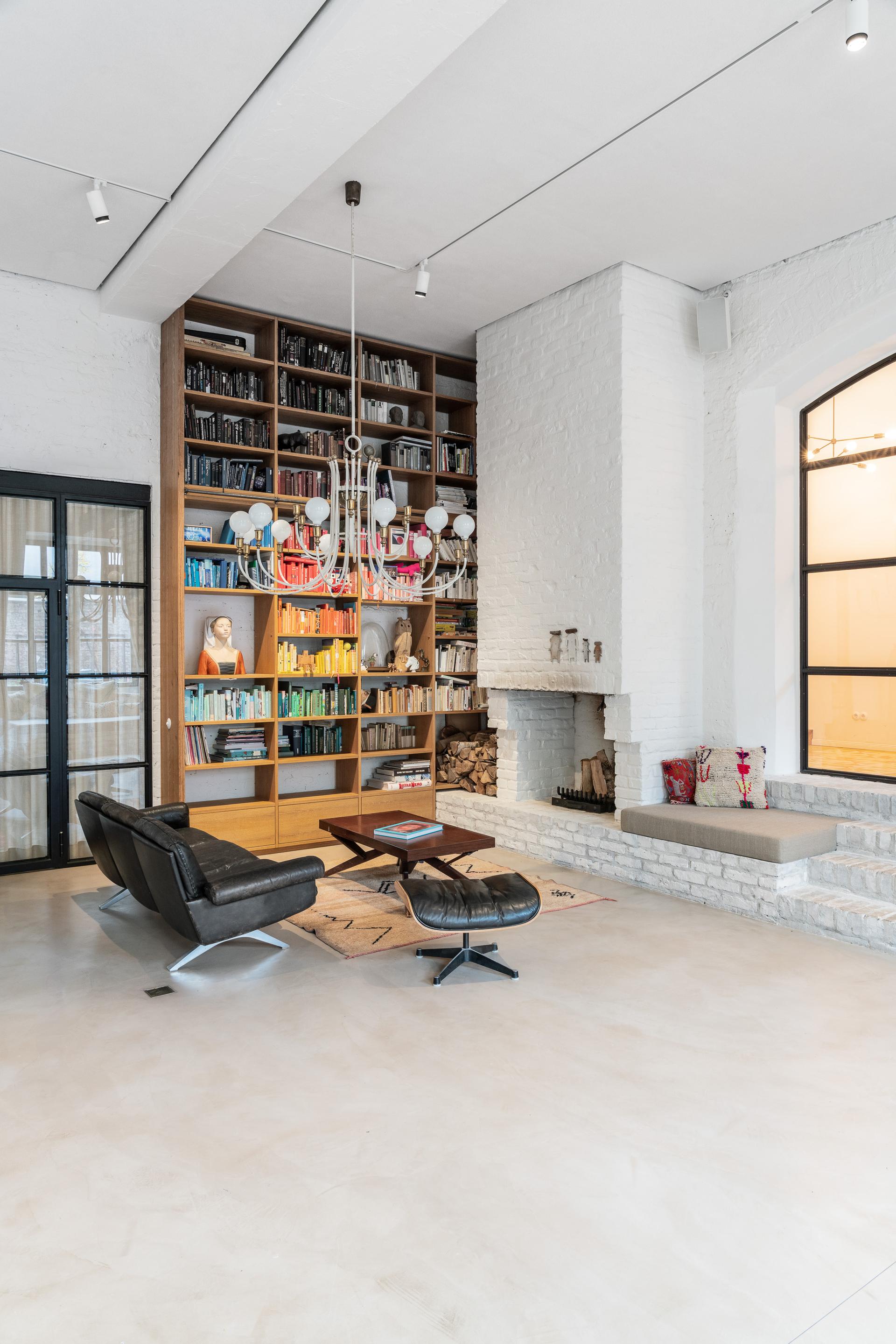 Loft in a former Garage - image 8