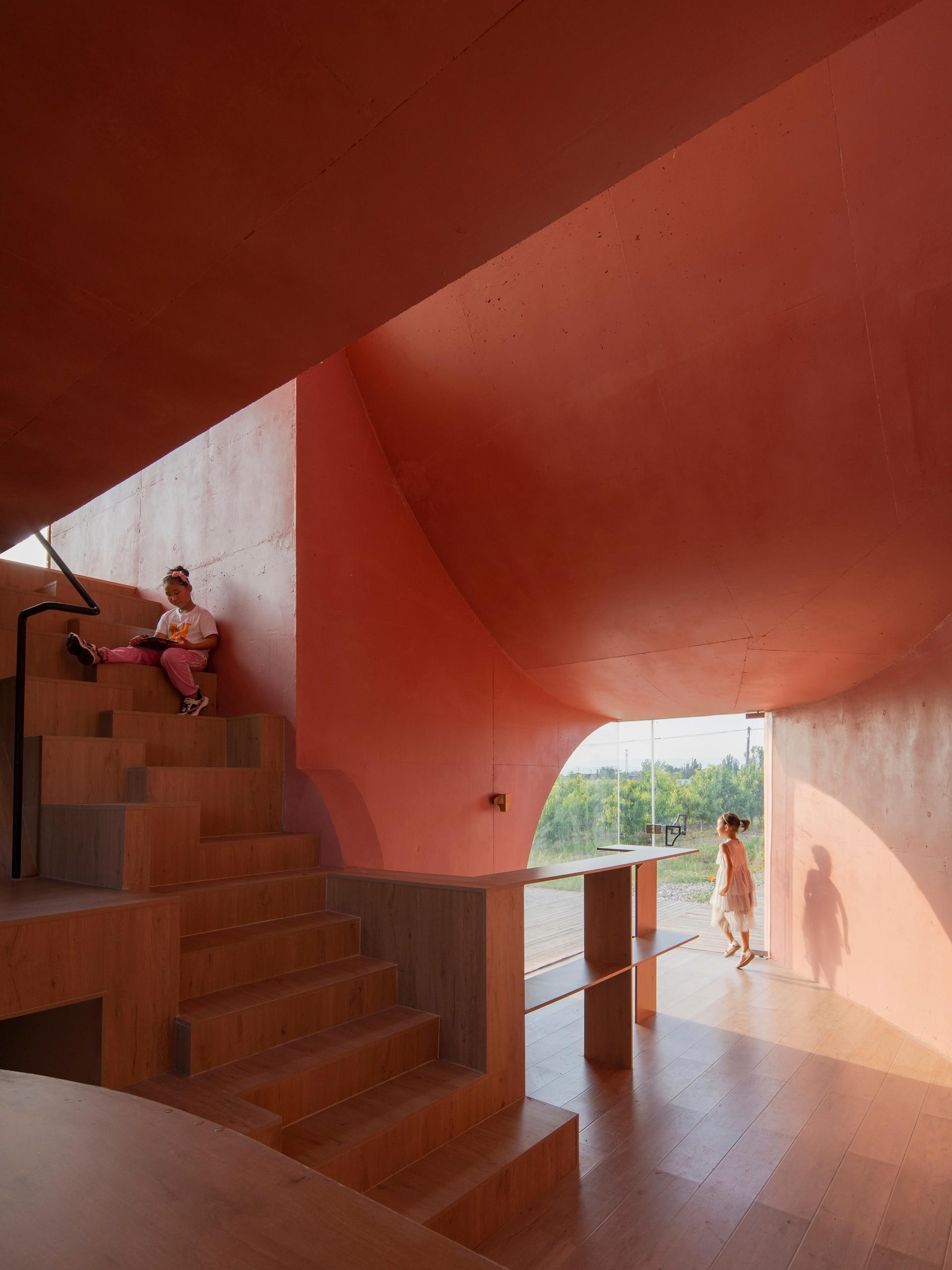 Peach Hut - image 7