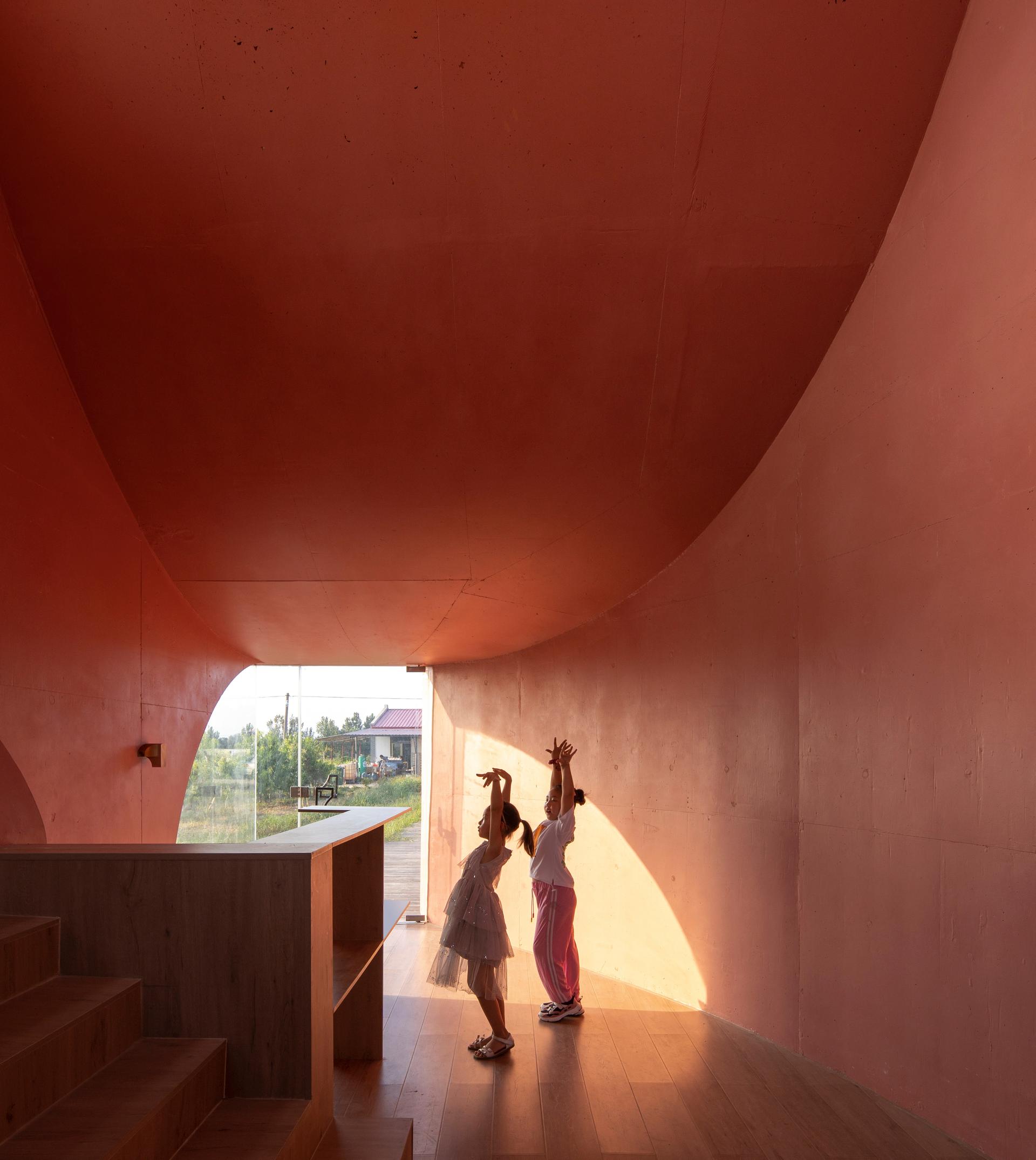 Peach Hut - image 9