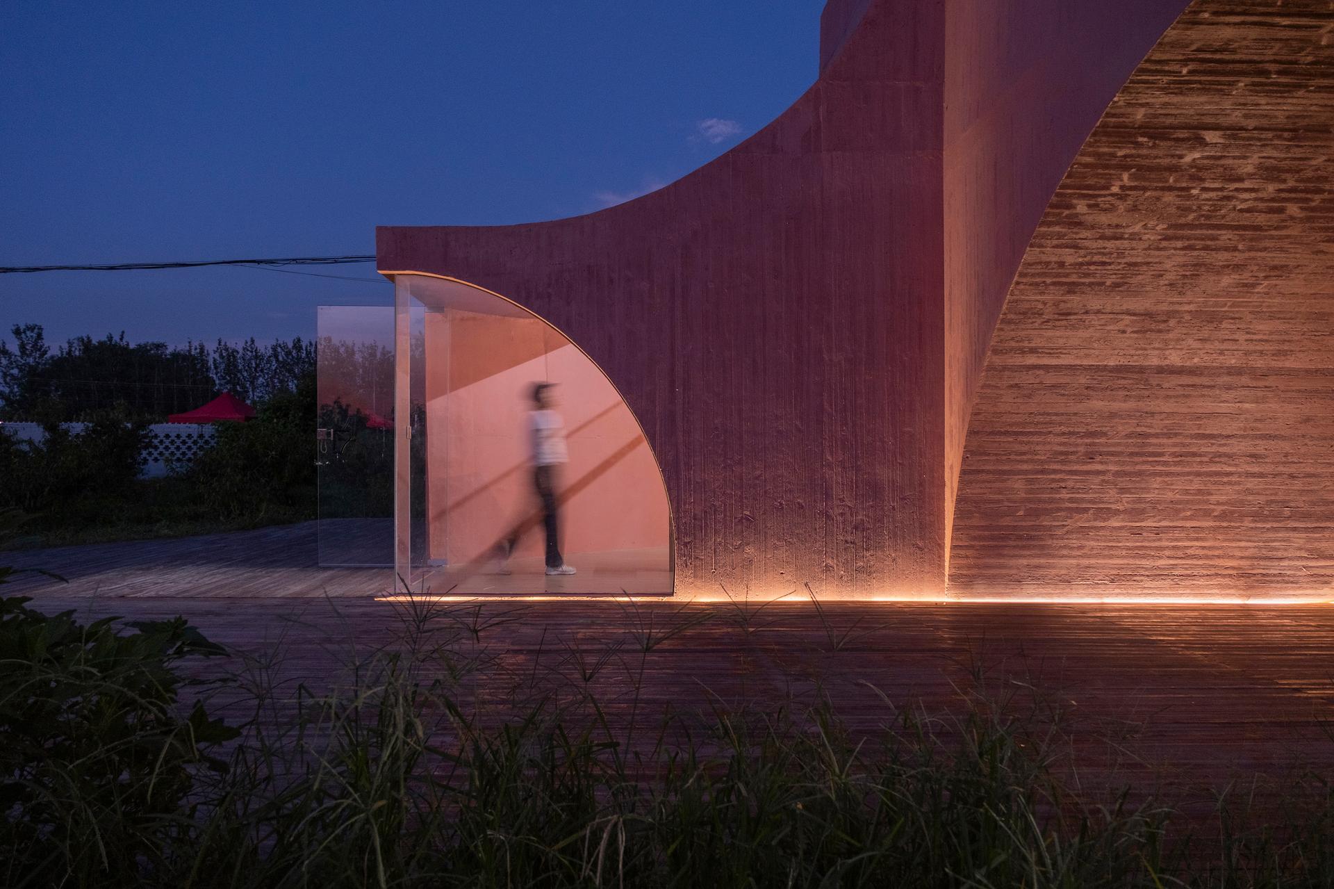 Peach Hut - image 12
