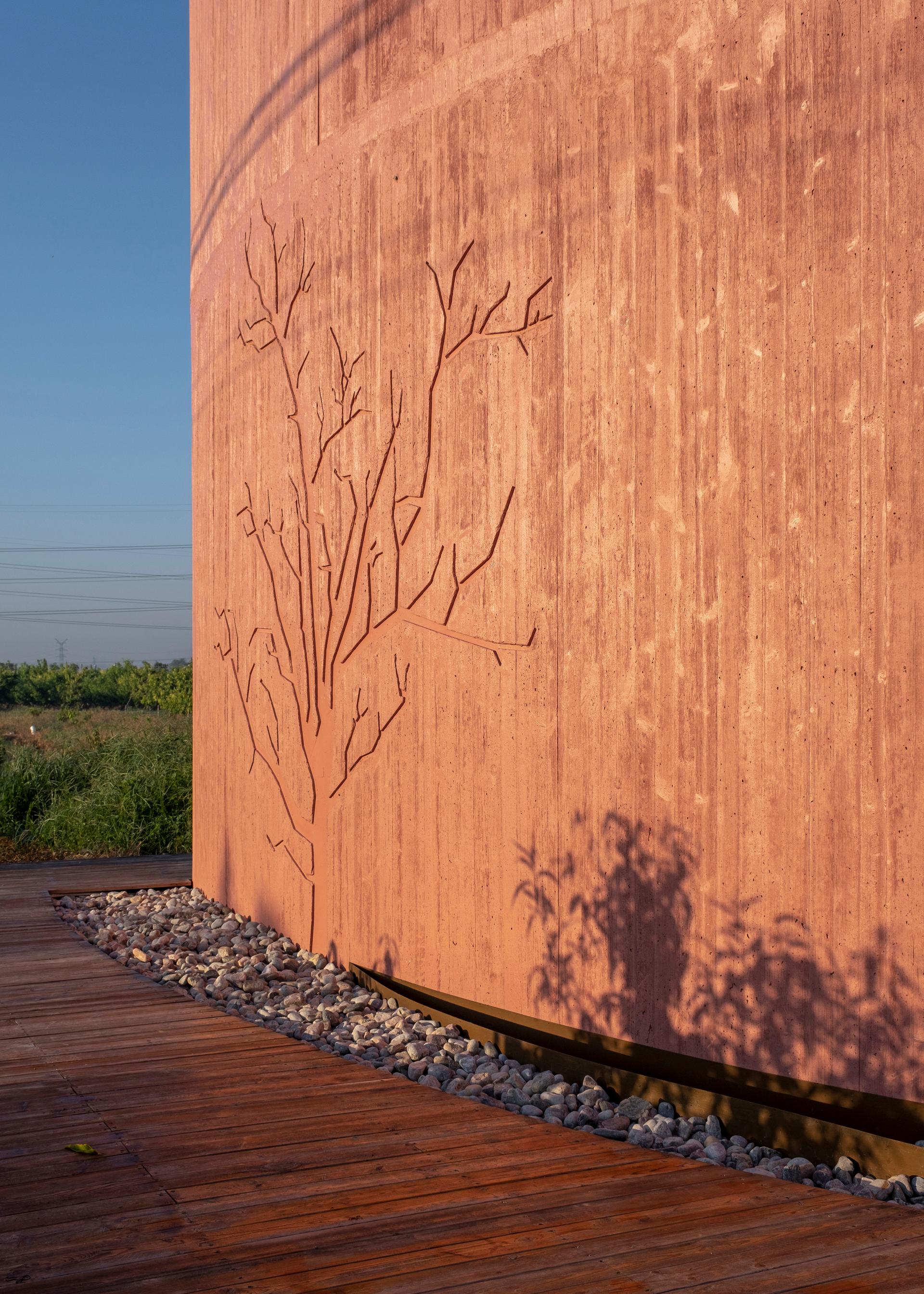 Peach Hut - image 14