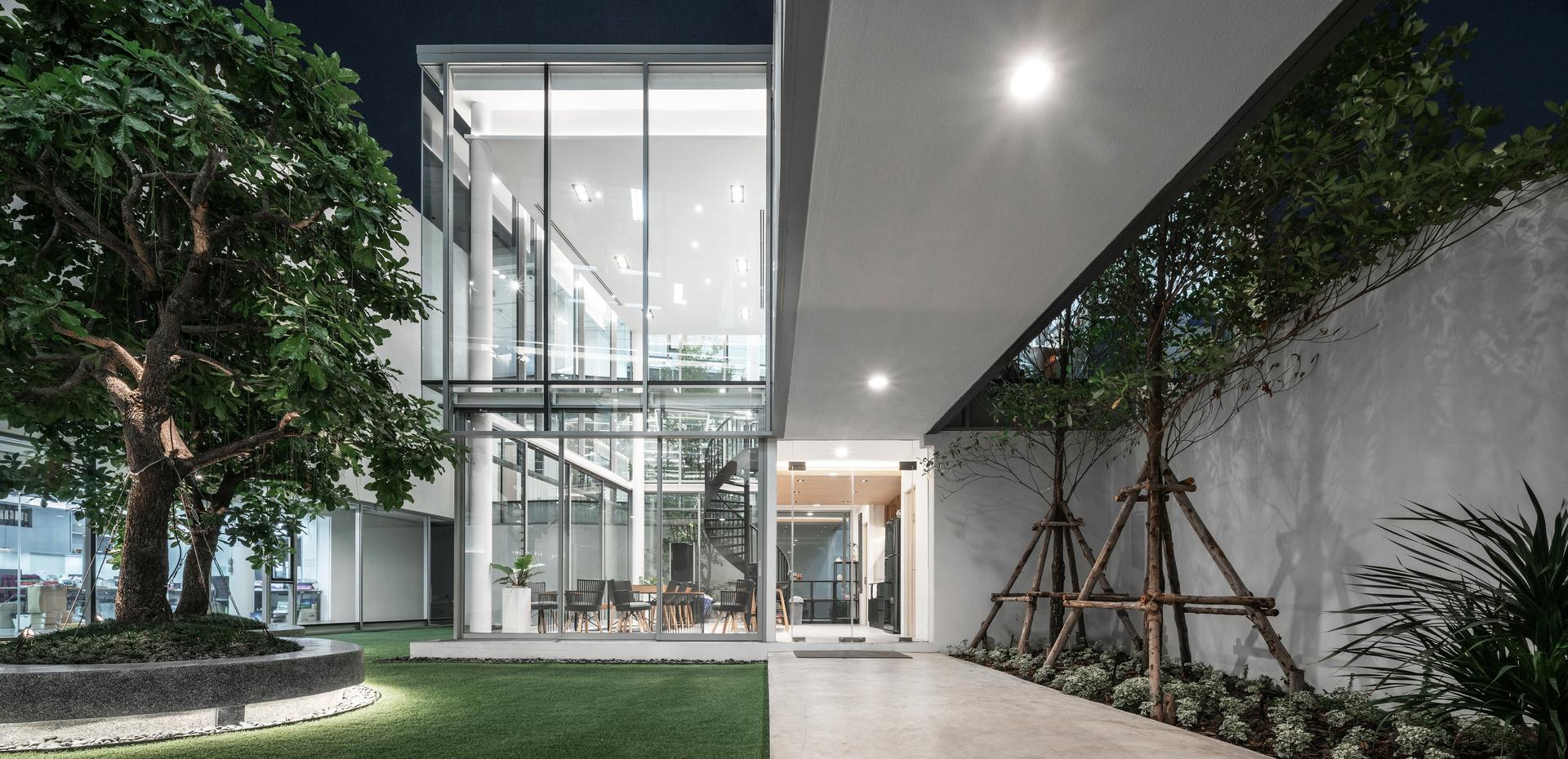 MDC Headquarters - image 13