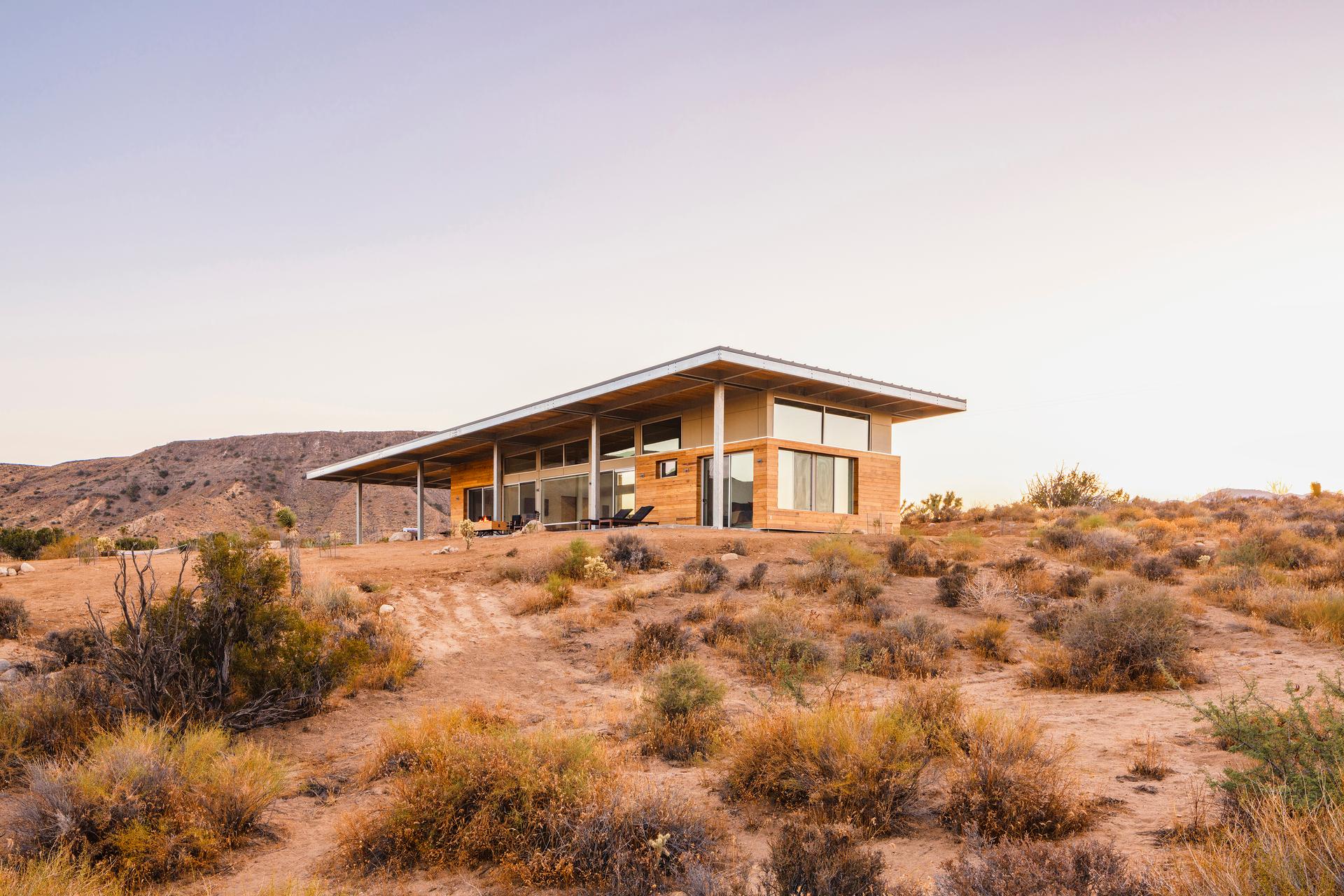 Cowboy Modern Eco-Retreat - image 2