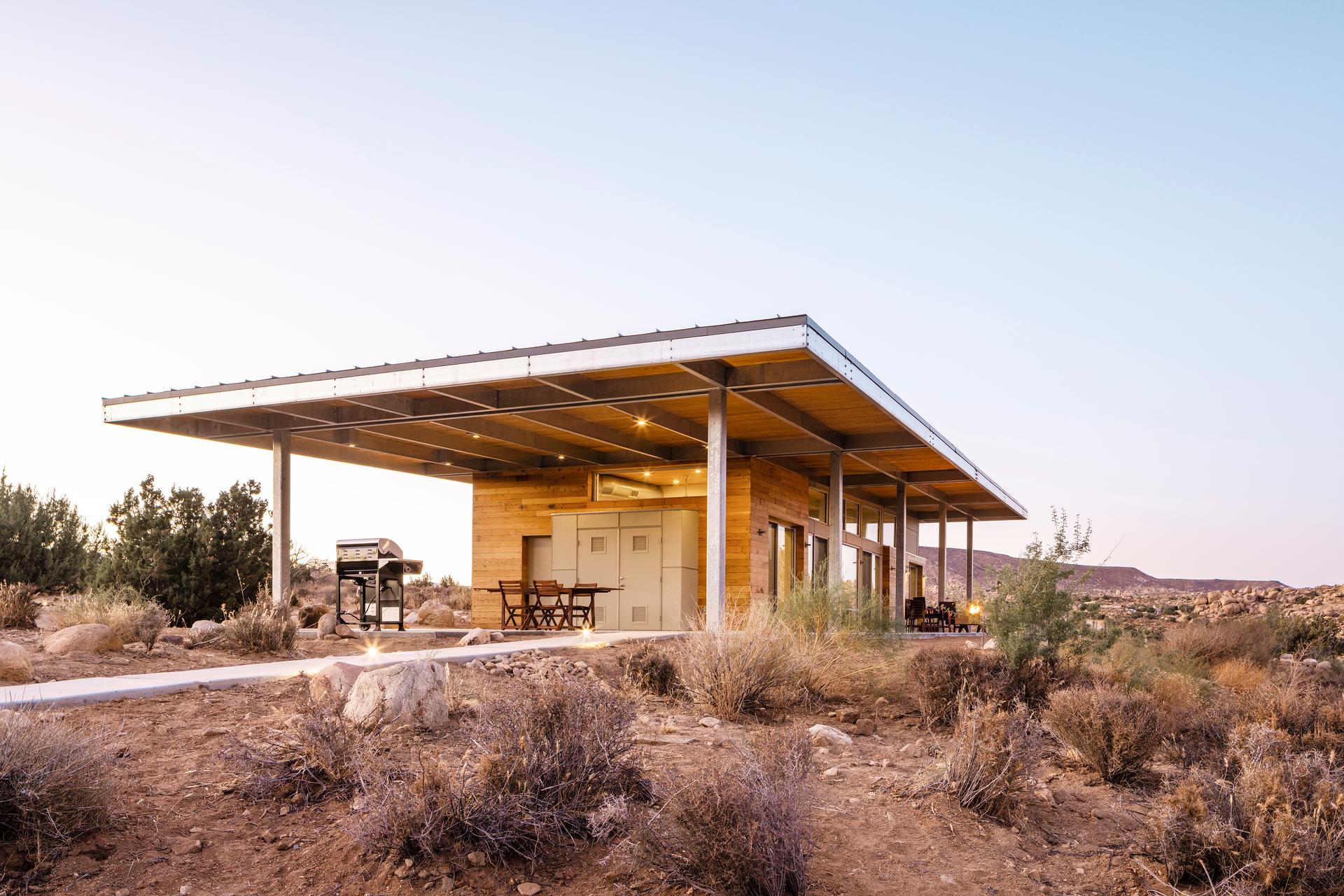 Cowboy Modern Eco-Retreat - image 12