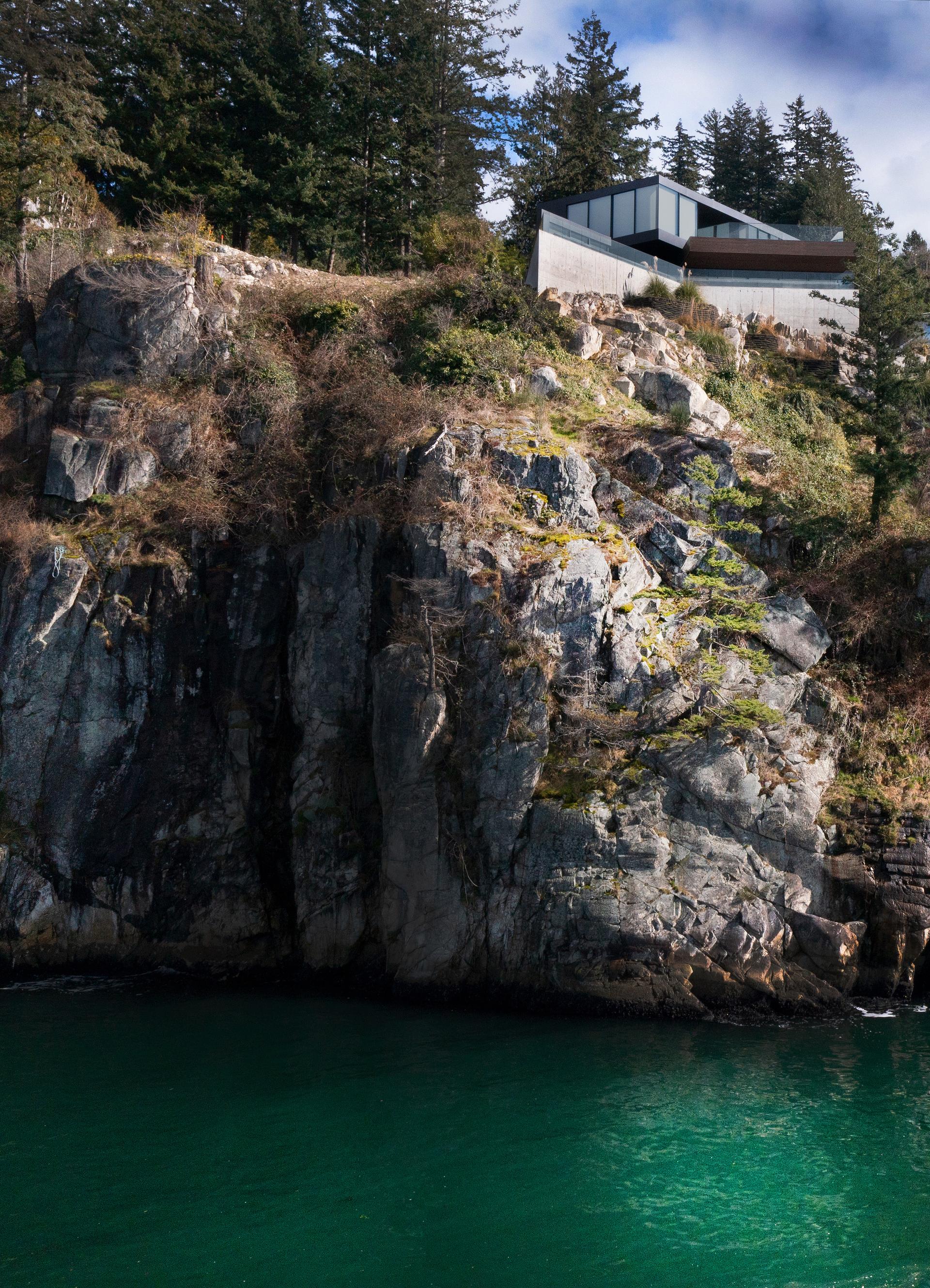 BlackCliff House - image 2