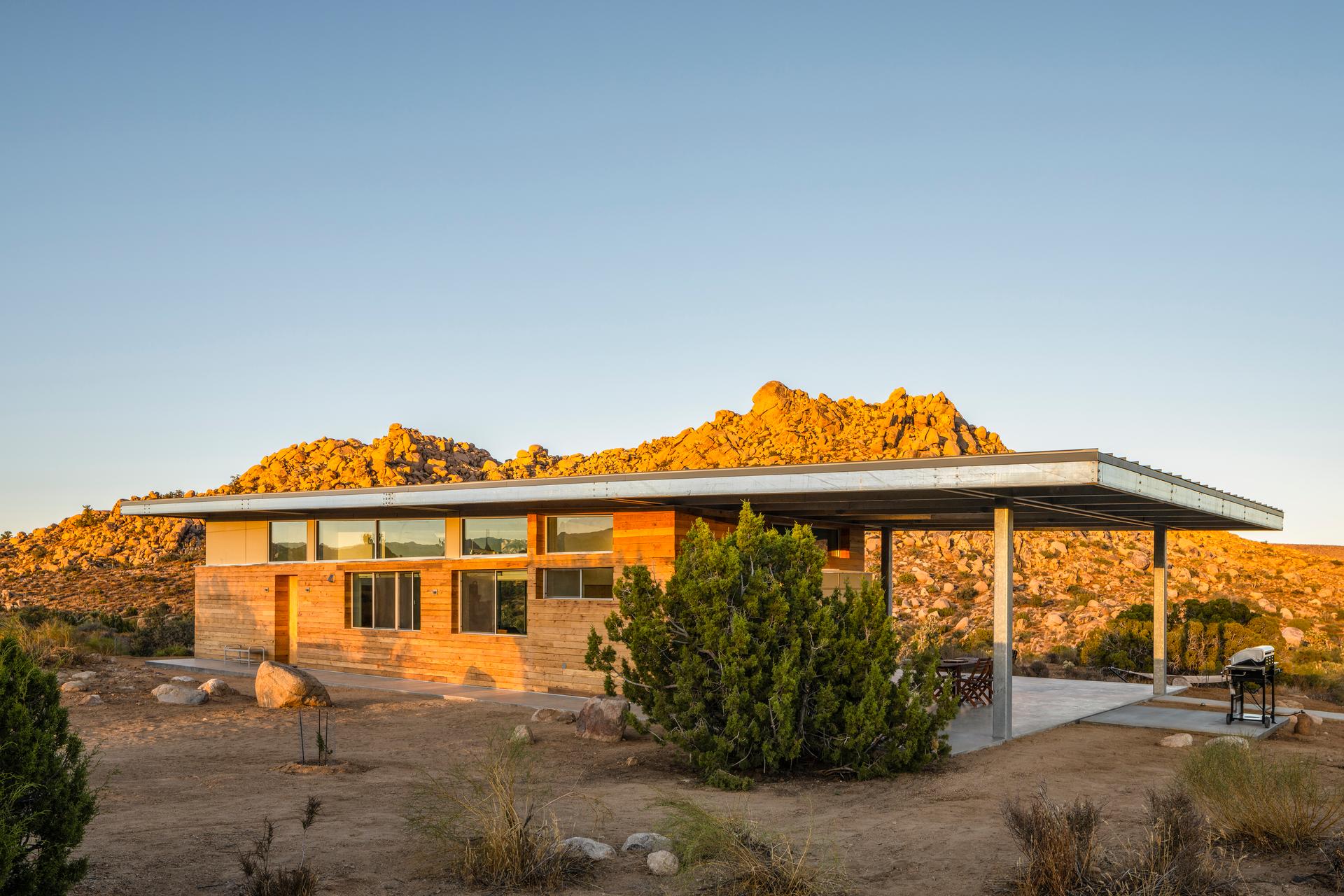 Cowboy Modern Eco-Retreat - image 15