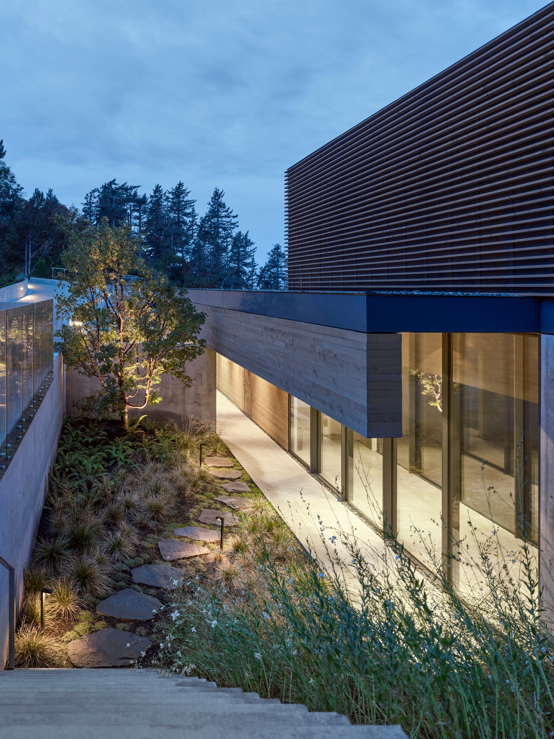 Four & Four House - image 2