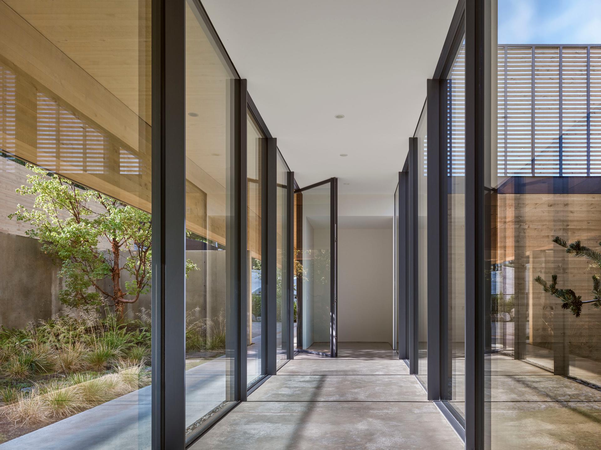 Four & Four House - image 3