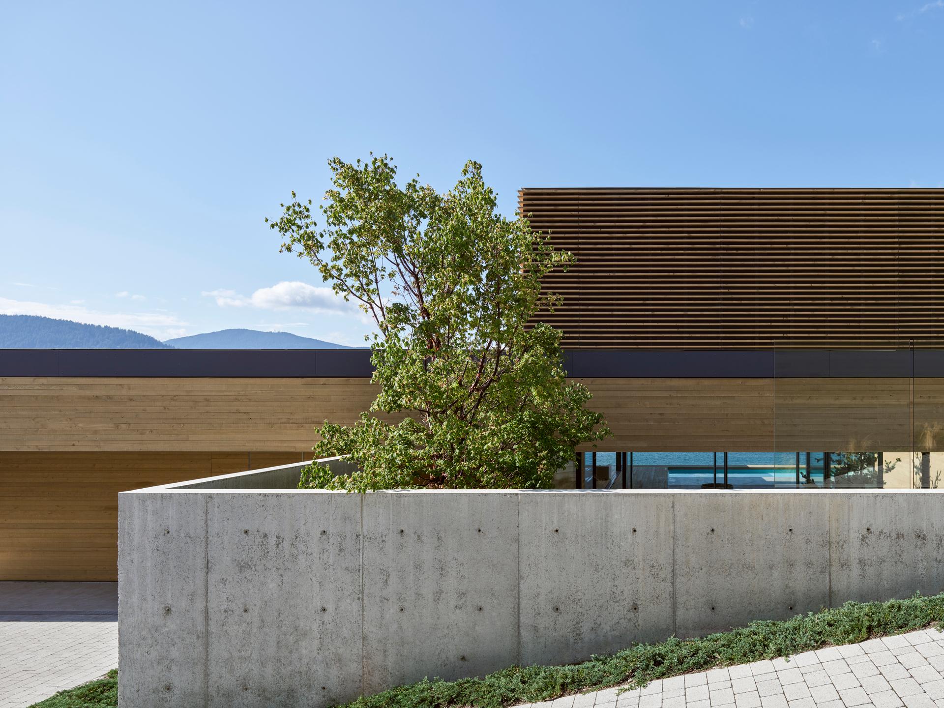 Four & Four House - image 7