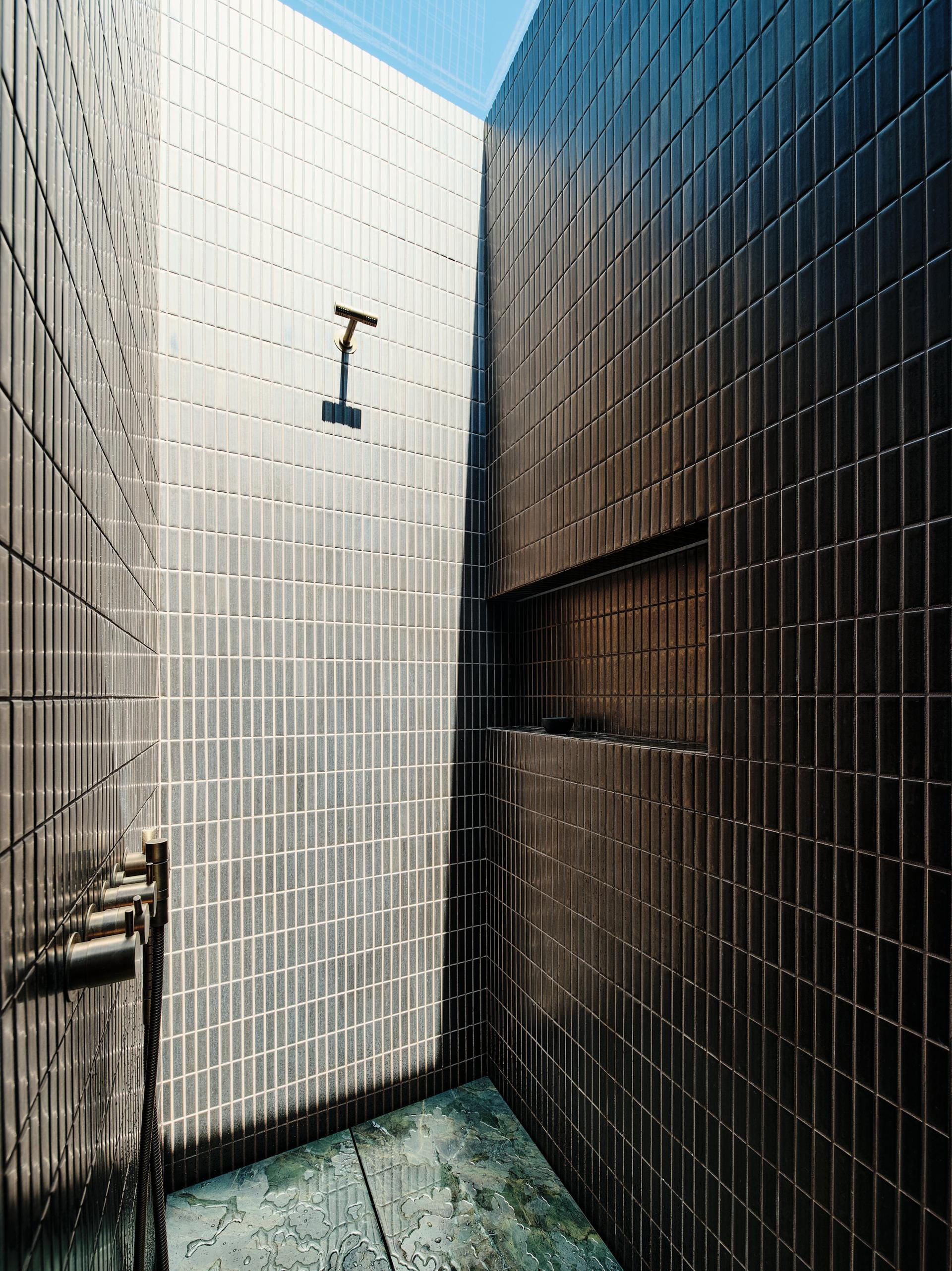 Moore House - image 7