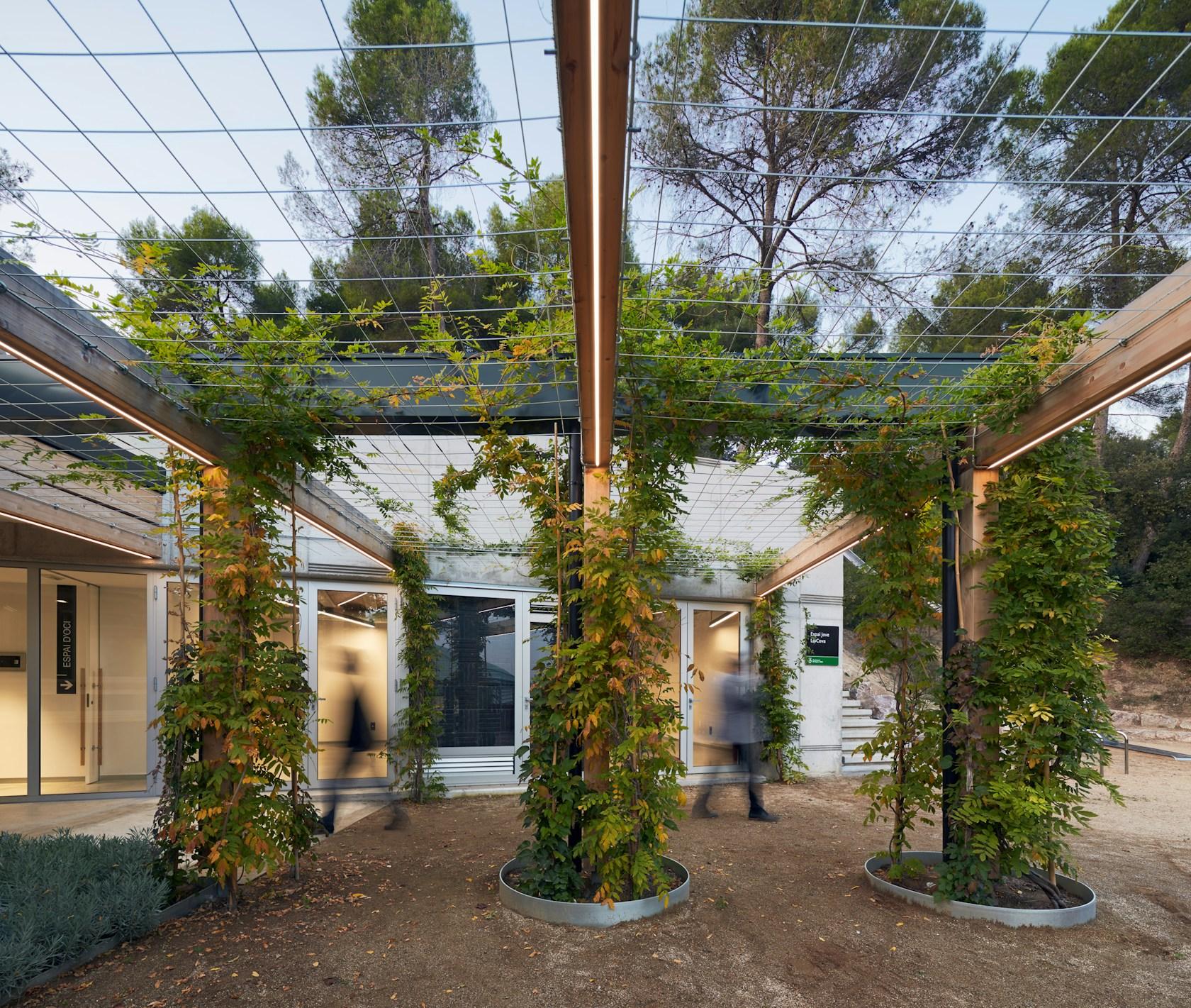 CAN BADELL YOUTH CENTER - image 3