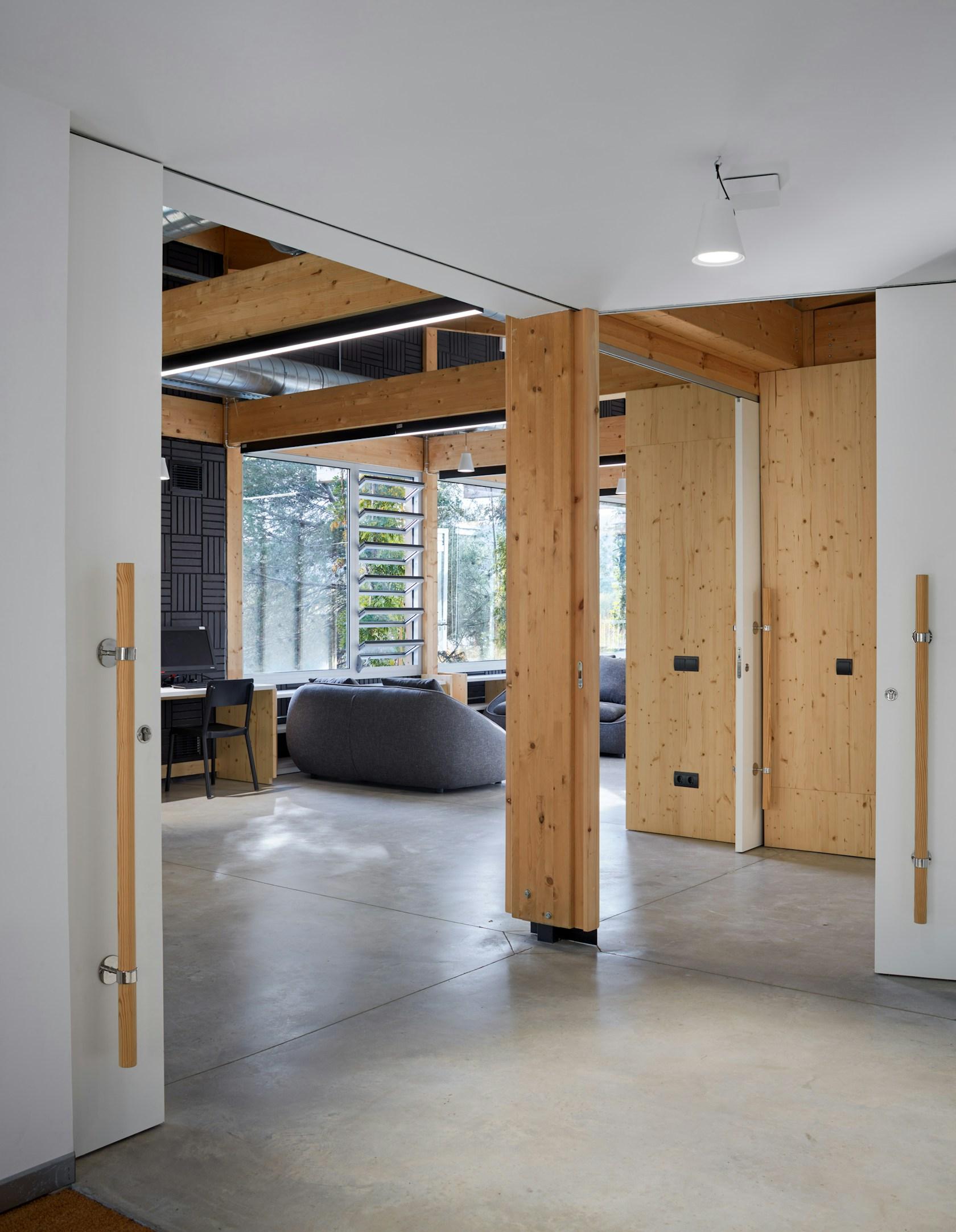 CAN BADELL YOUTH CENTER - image 9