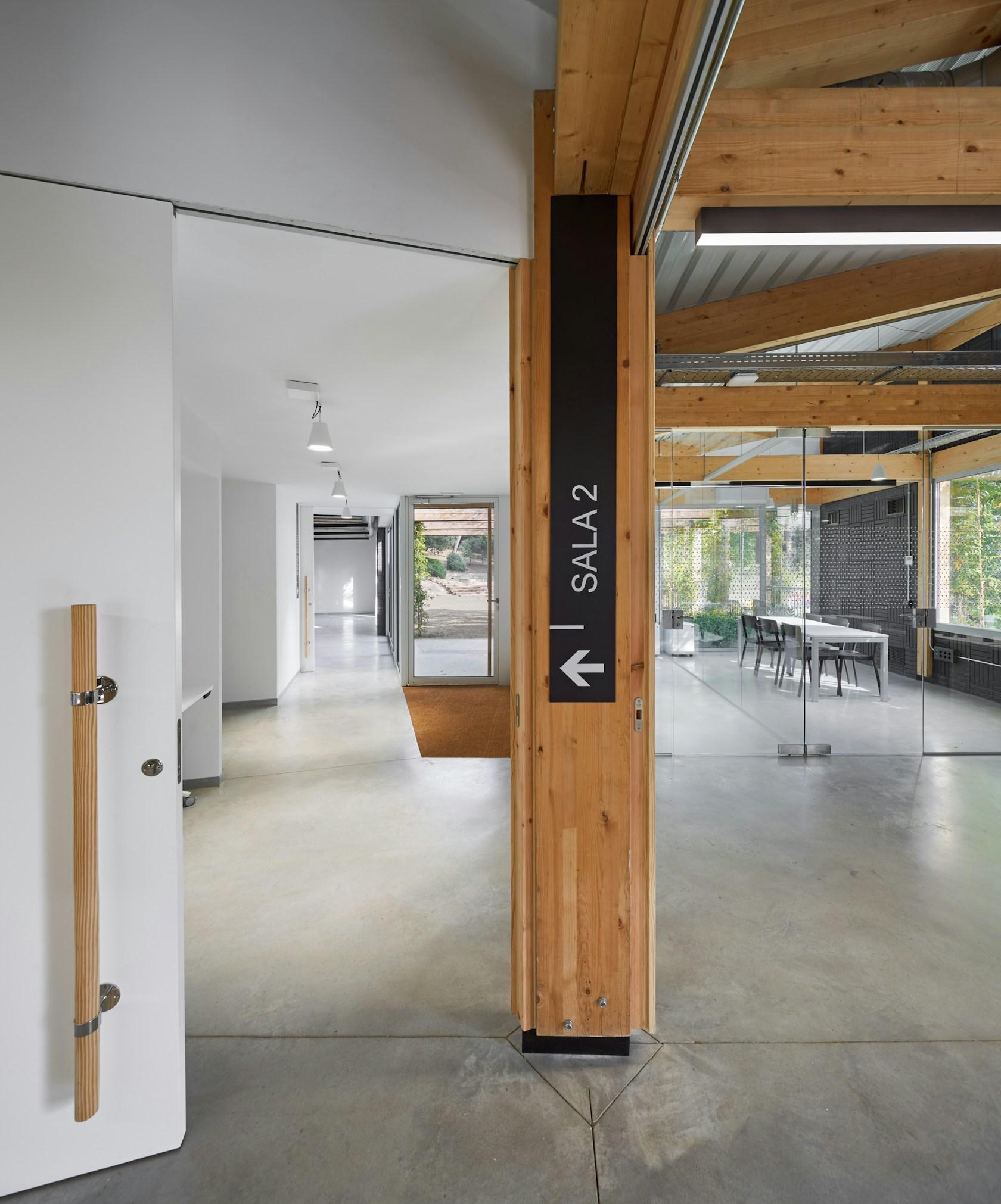 CAN BADELL YOUTH CENTER - image 6